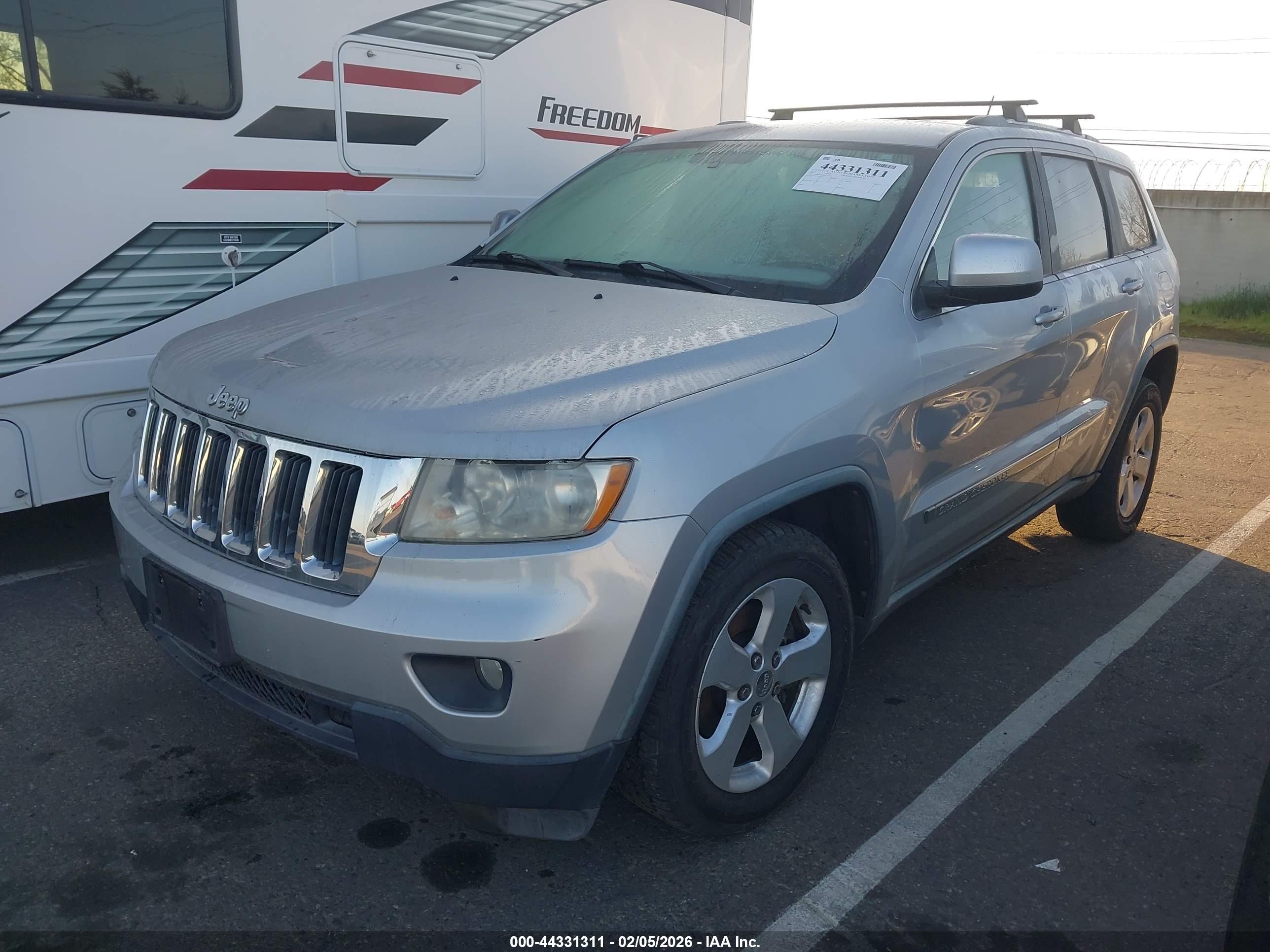 JEEP GRAND image 2