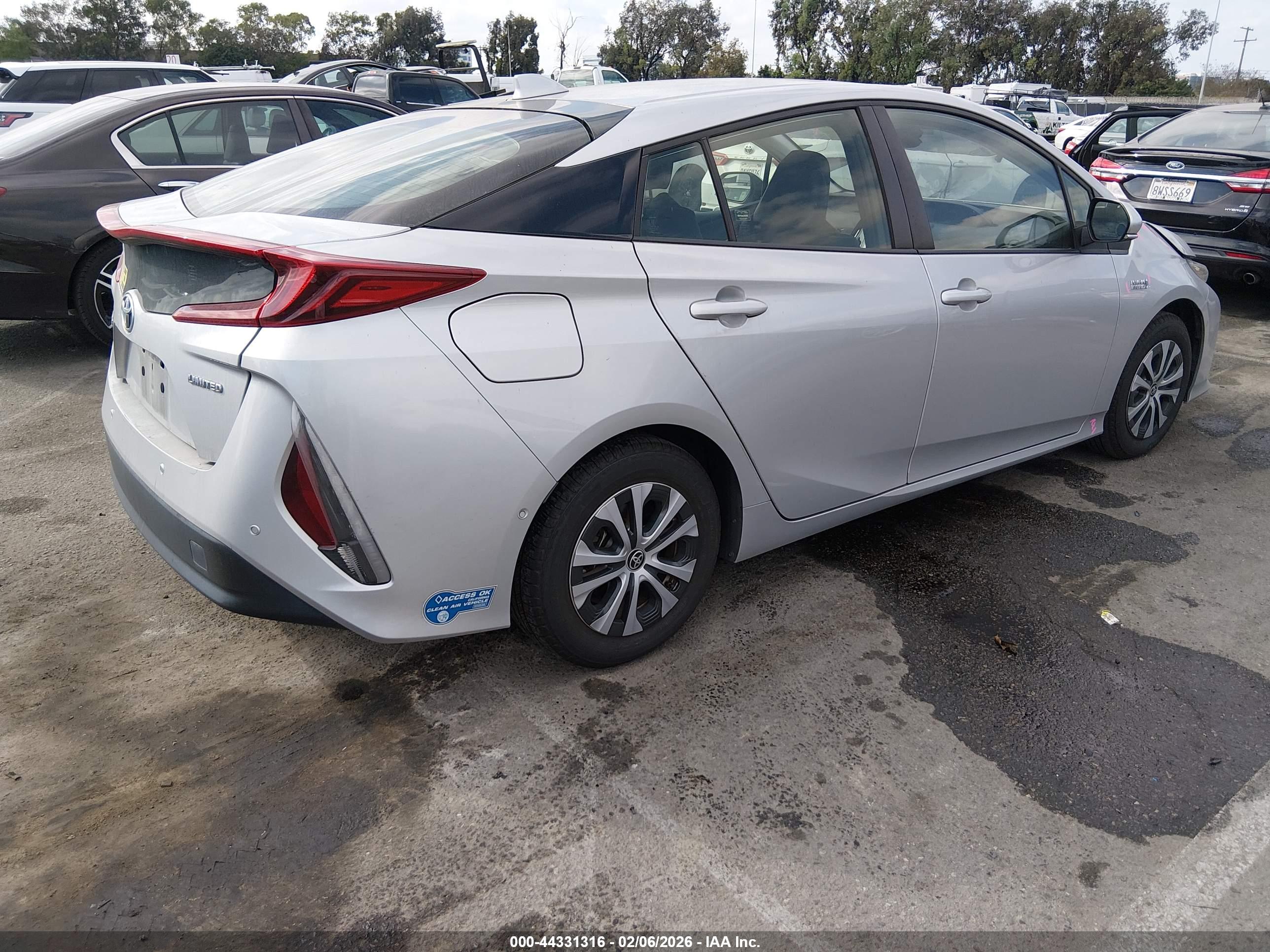 TOYOTA PRIUS image 4