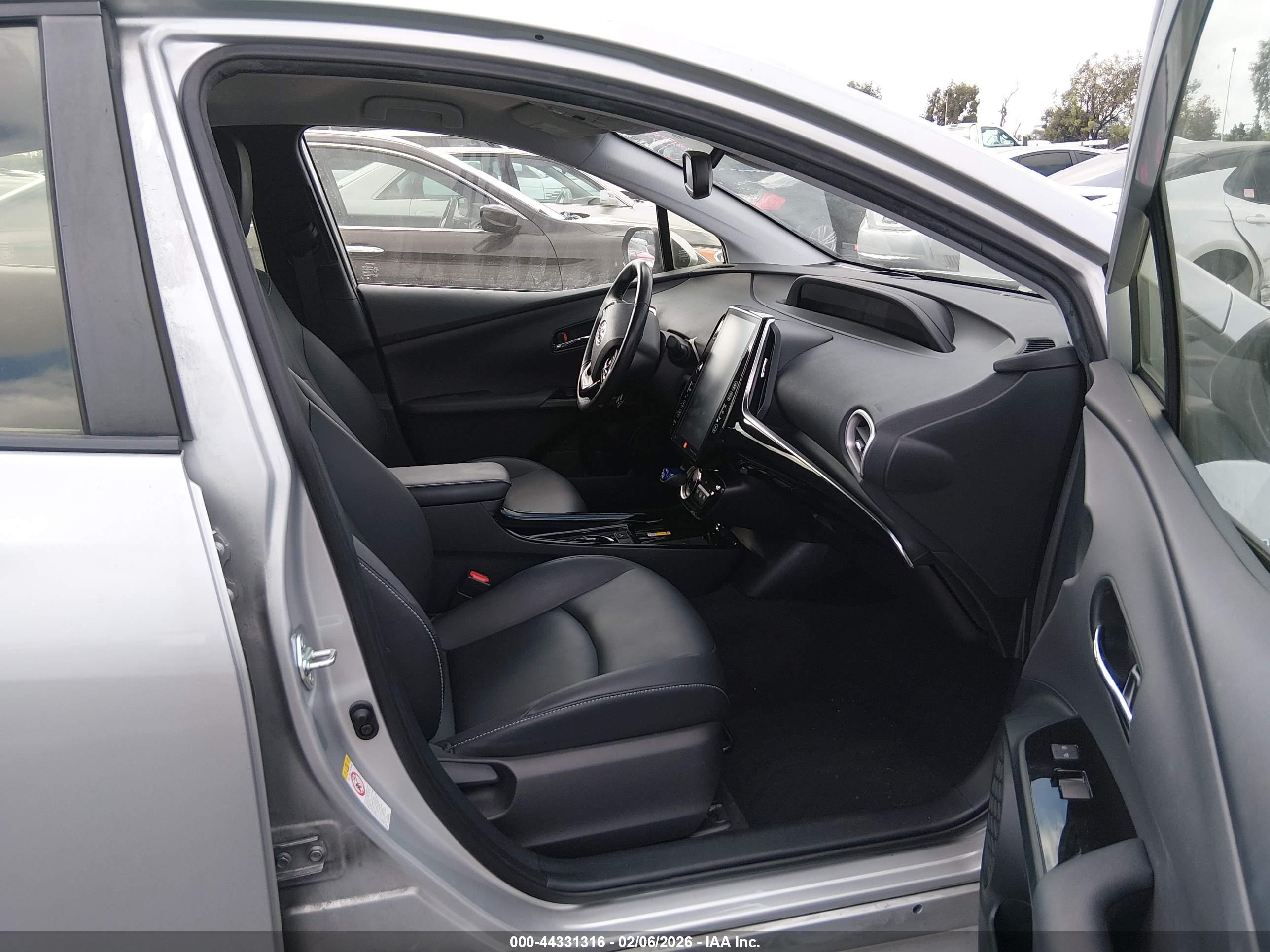 TOYOTA PRIUS image 5