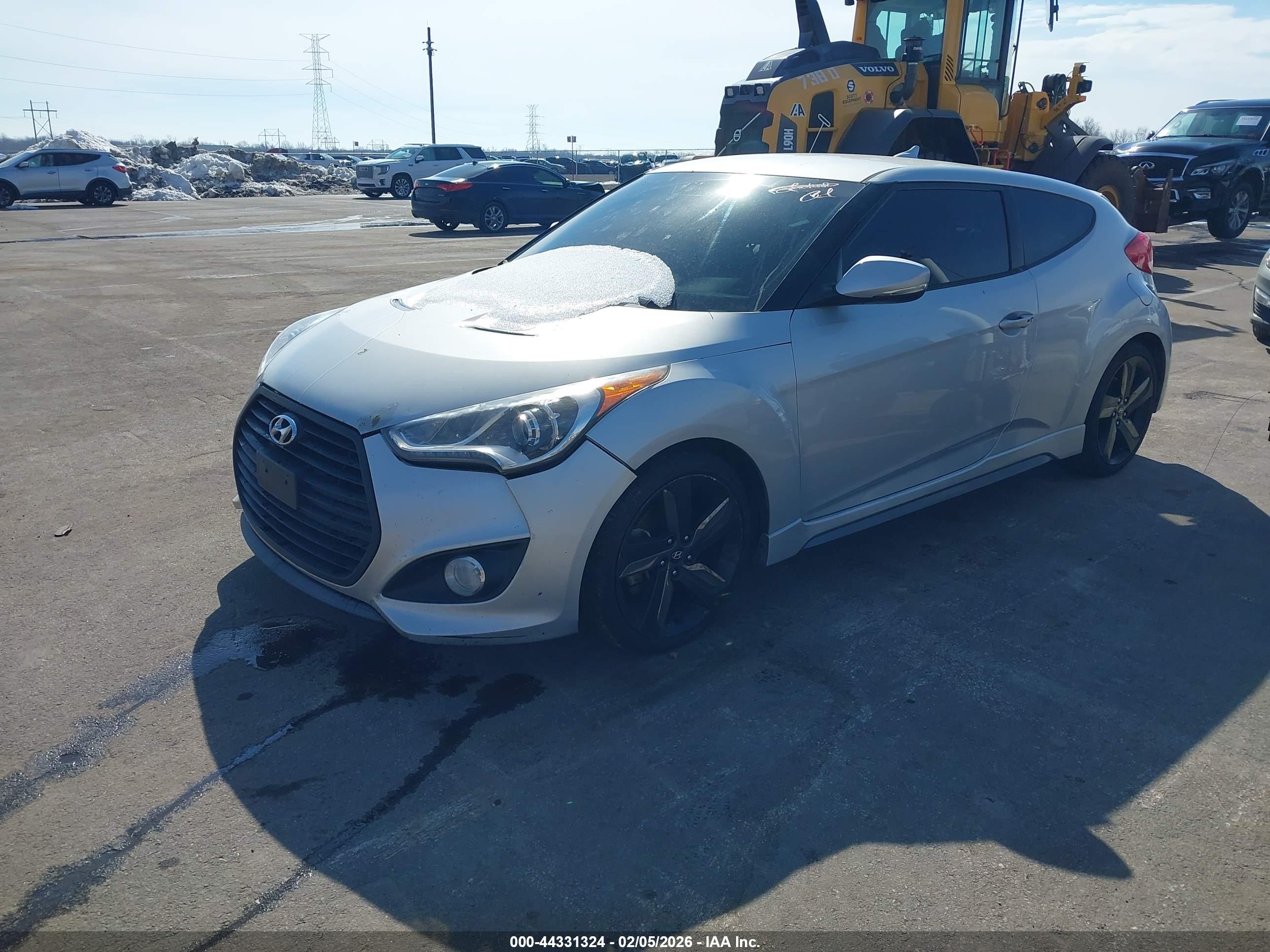 HYUNDAI VELOSTER image 2