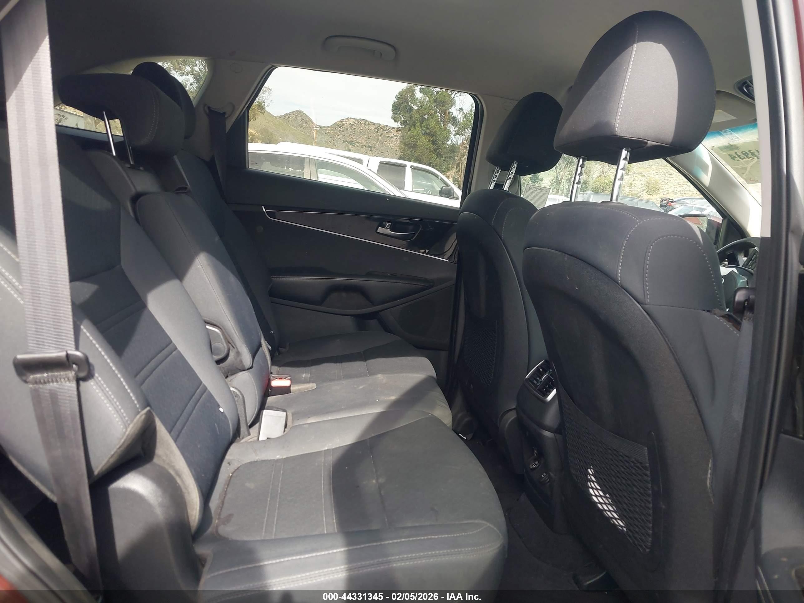 KIA SORENTO image 8