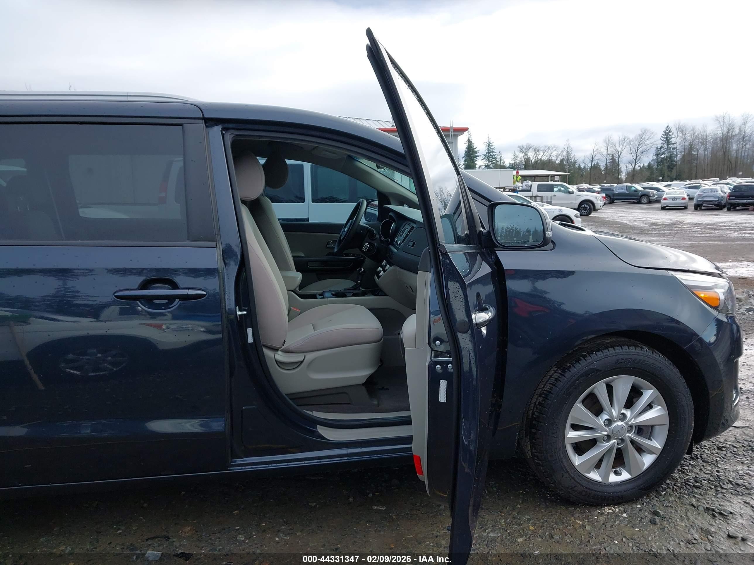 KIA SEDONA image 5