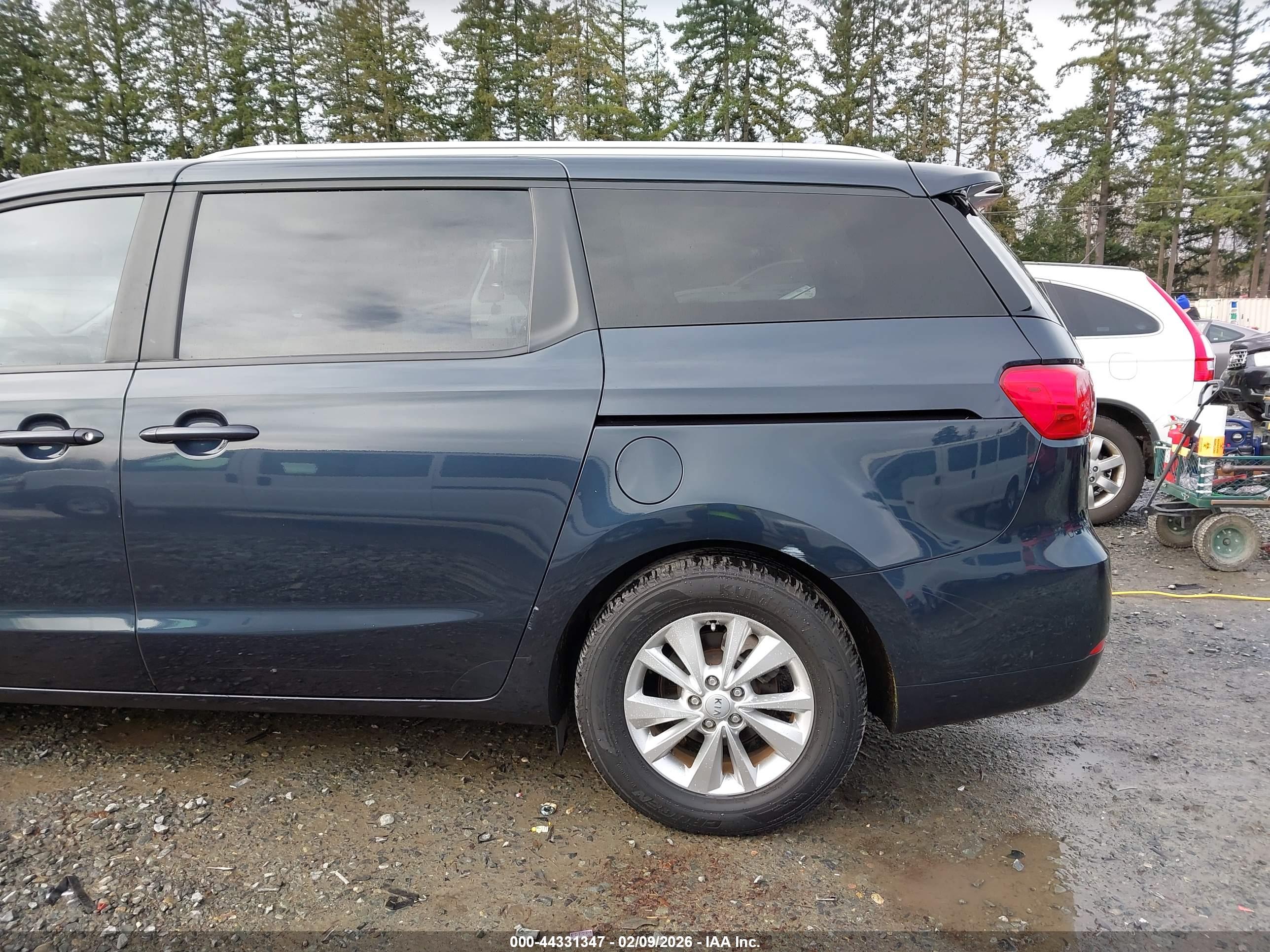 KIA SEDONA image 6