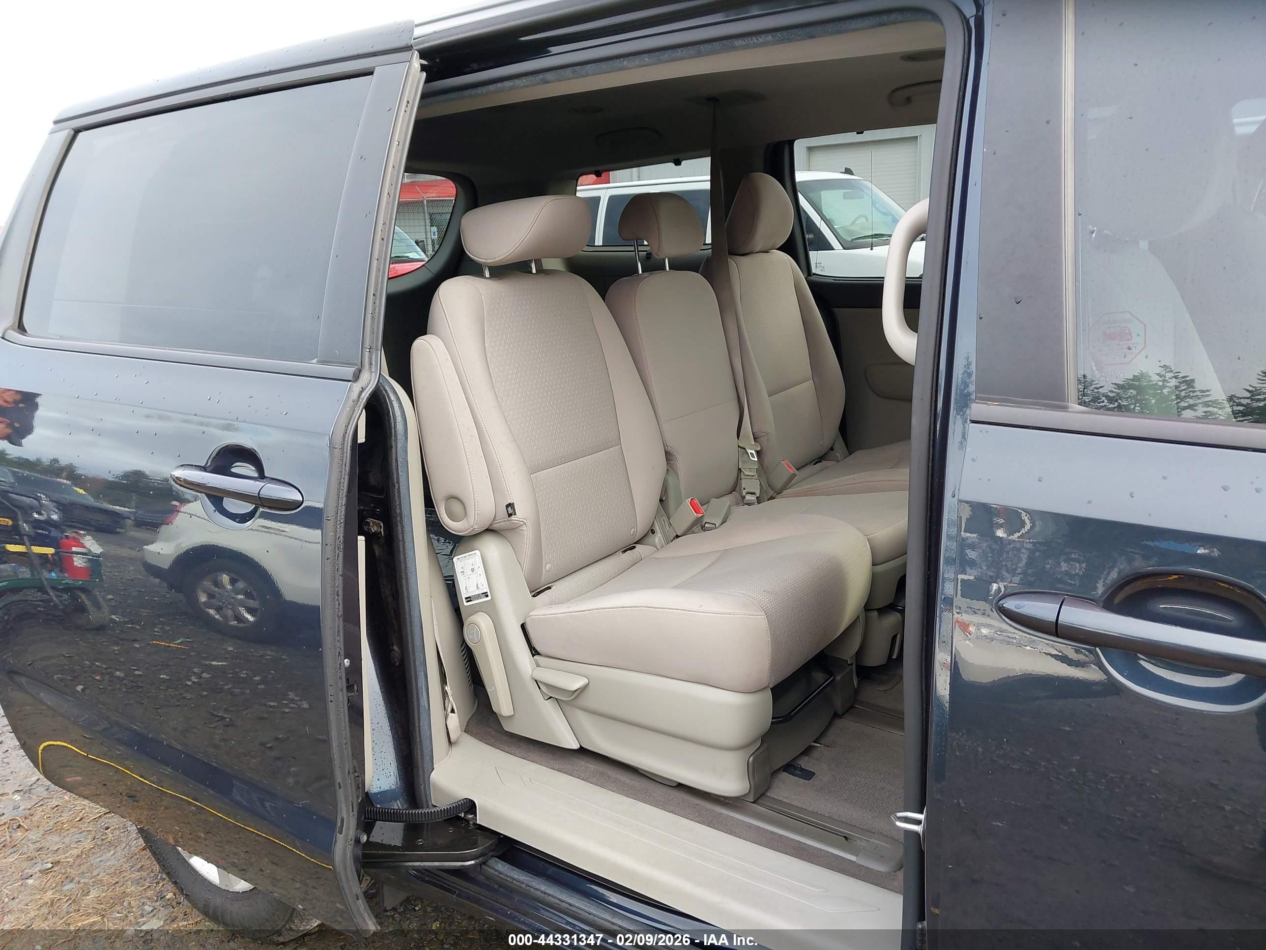 KIA SEDONA image 8