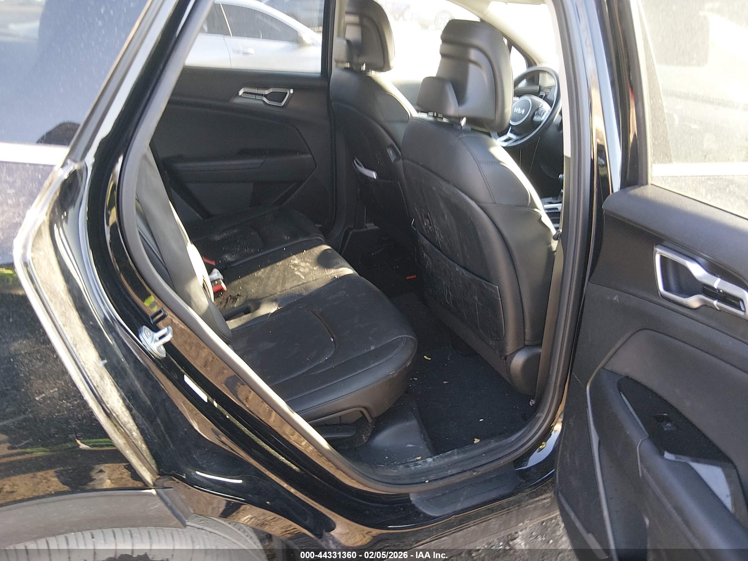 KIA SPORTAGE image 8