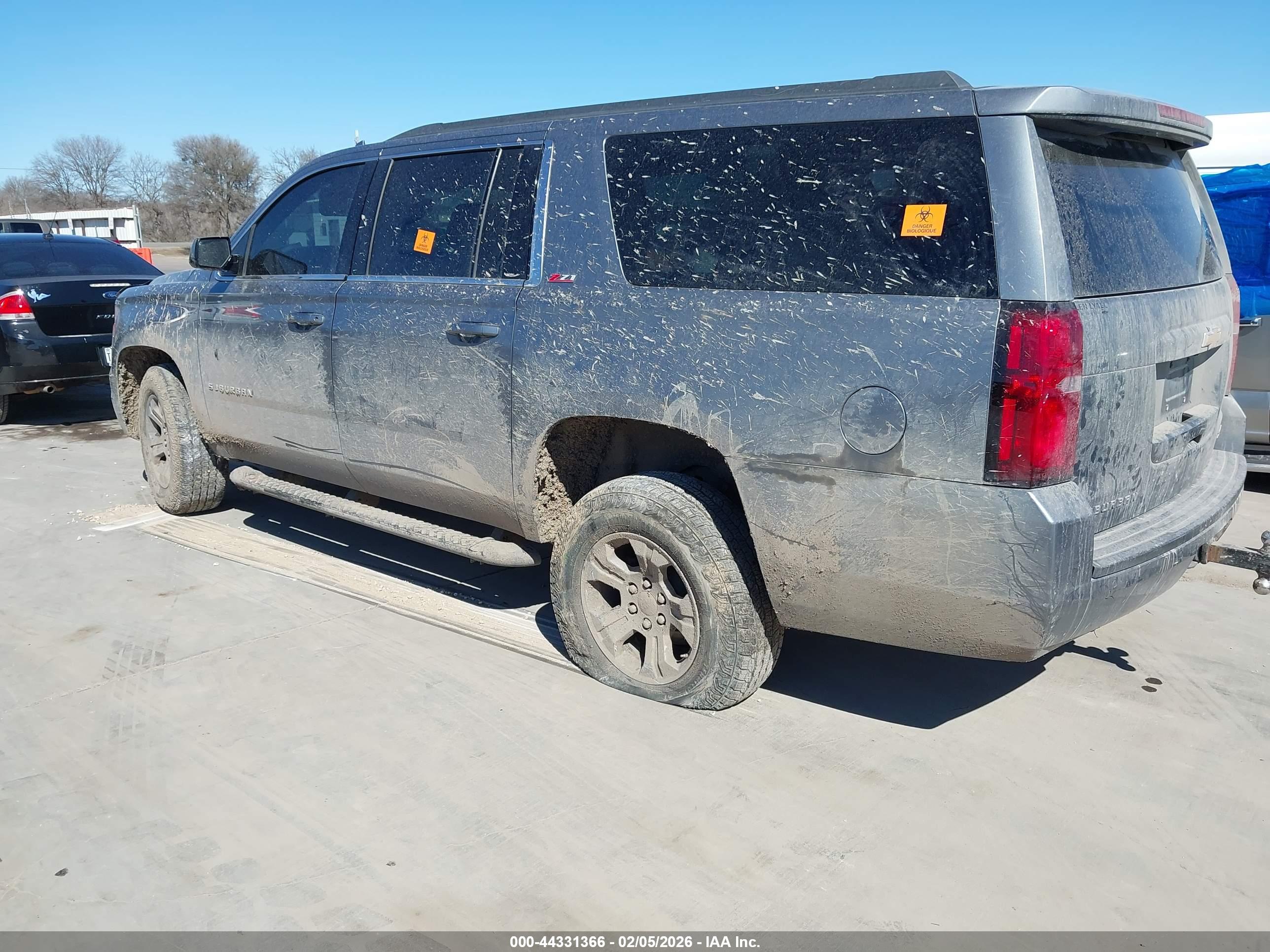 CHEVROLET SUBURBAN image 3