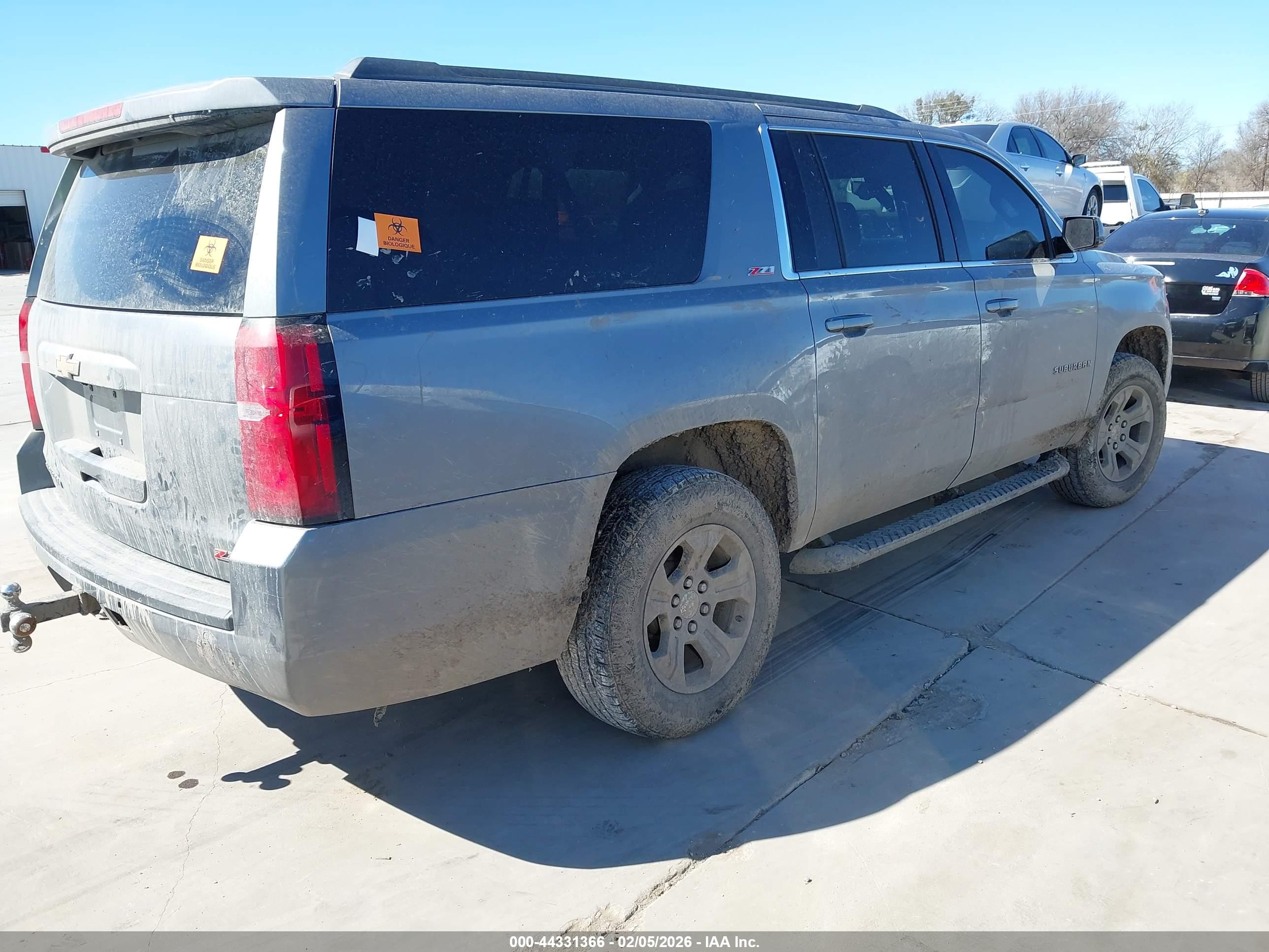 CHEVROLET SUBURBAN image 4