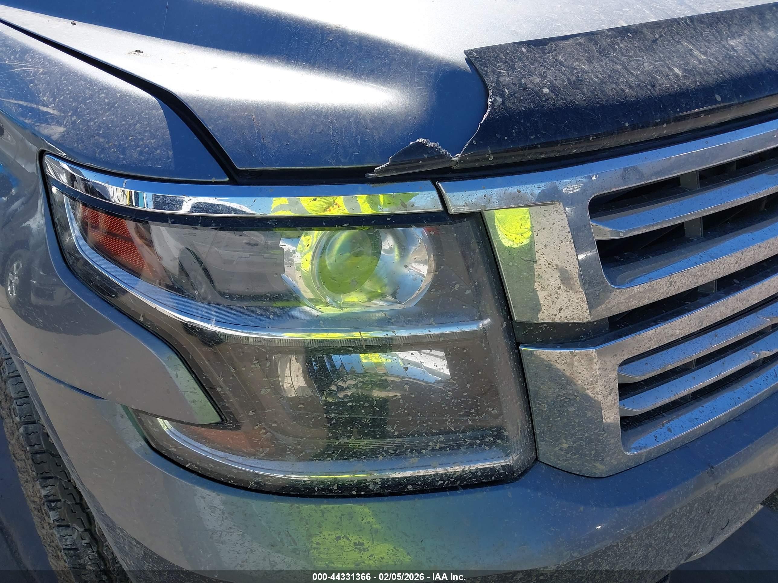 CHEVROLET SUBURBAN image 6