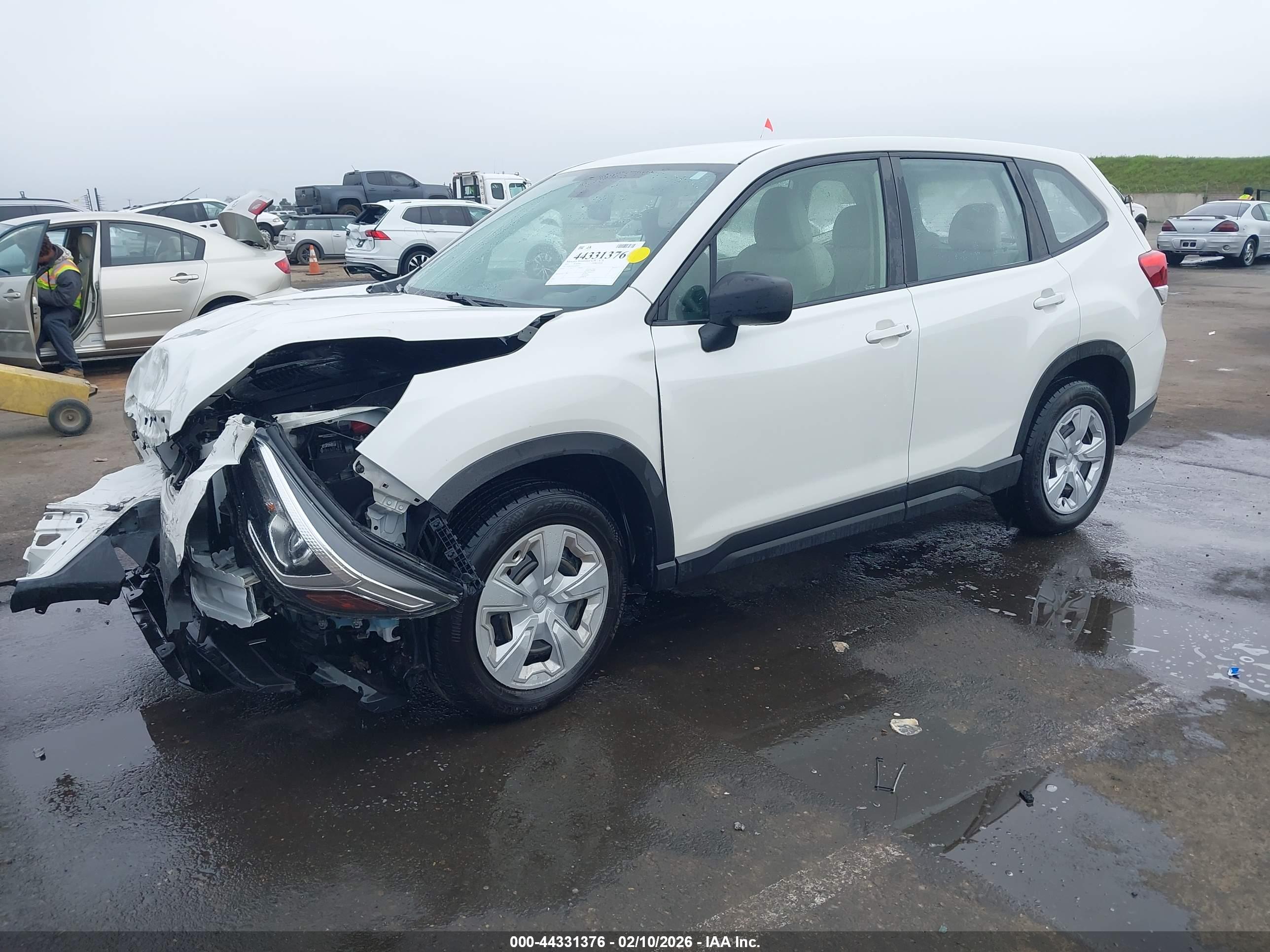 SUBARU FORESTER image 2