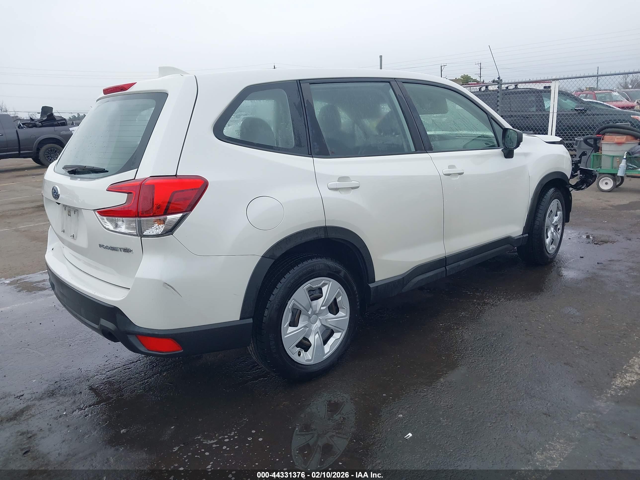 SUBARU FORESTER image 4