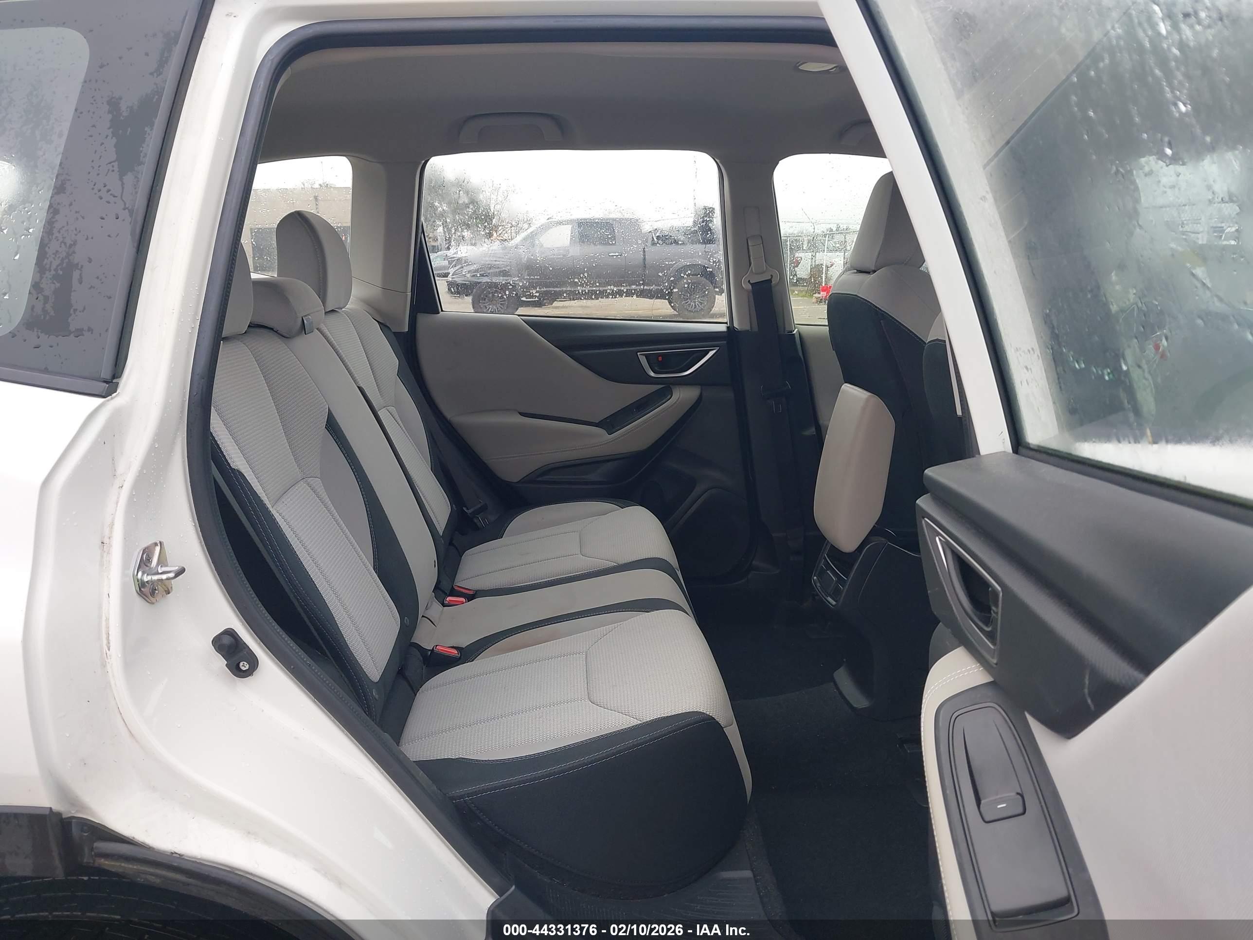 SUBARU FORESTER image 8