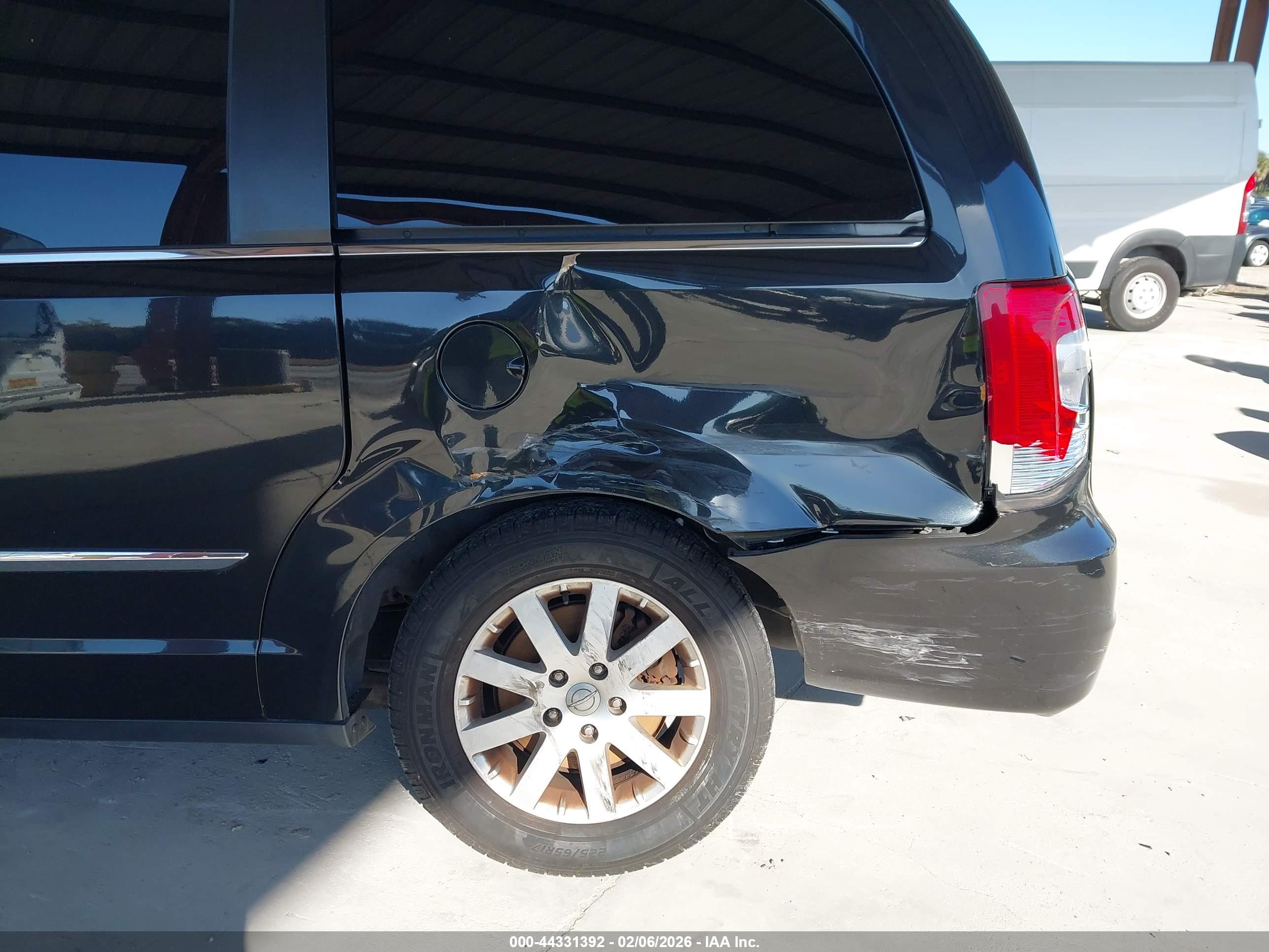 CHRYSLER TOWN image 6