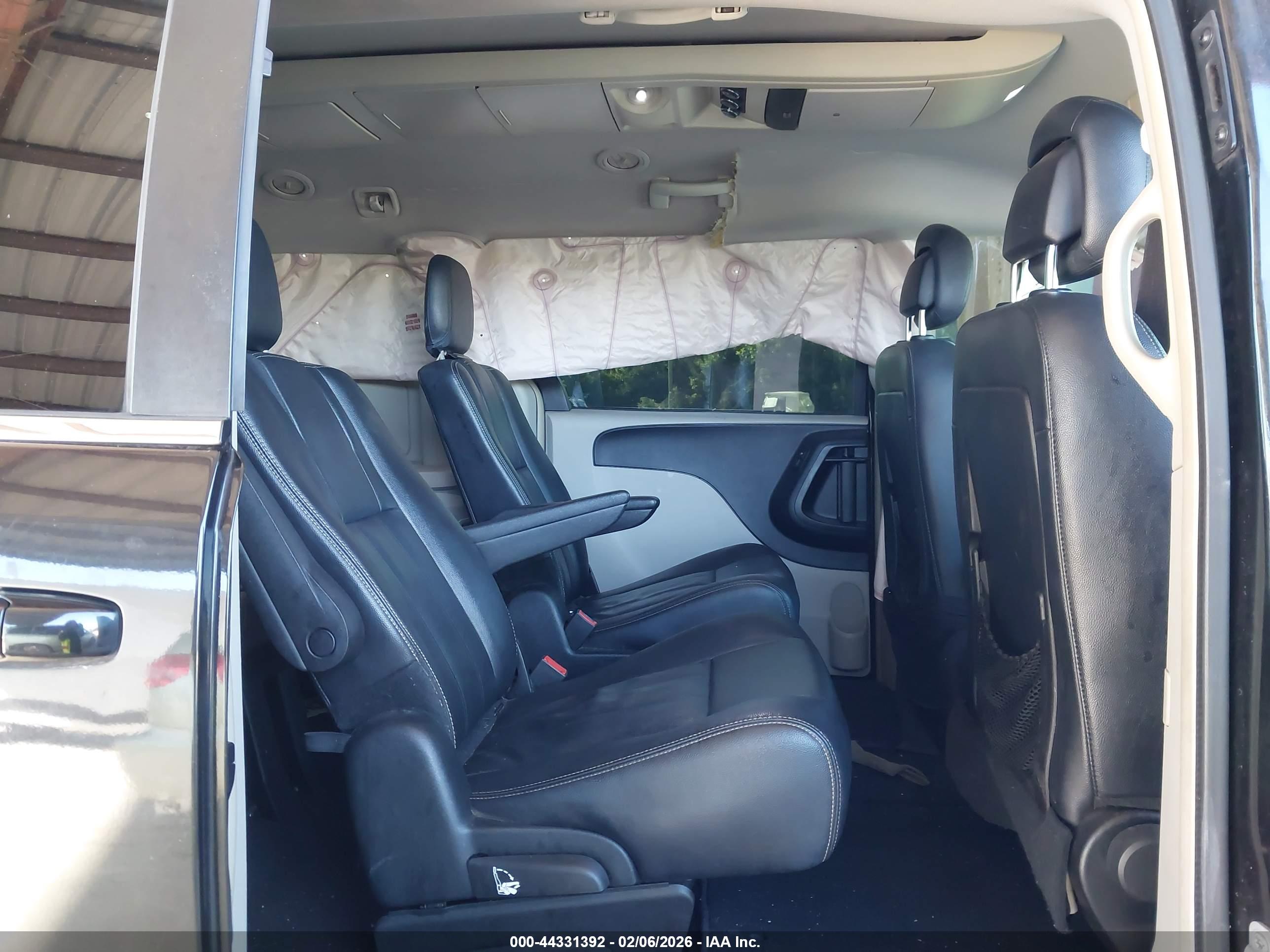 CHRYSLER TOWN image 8