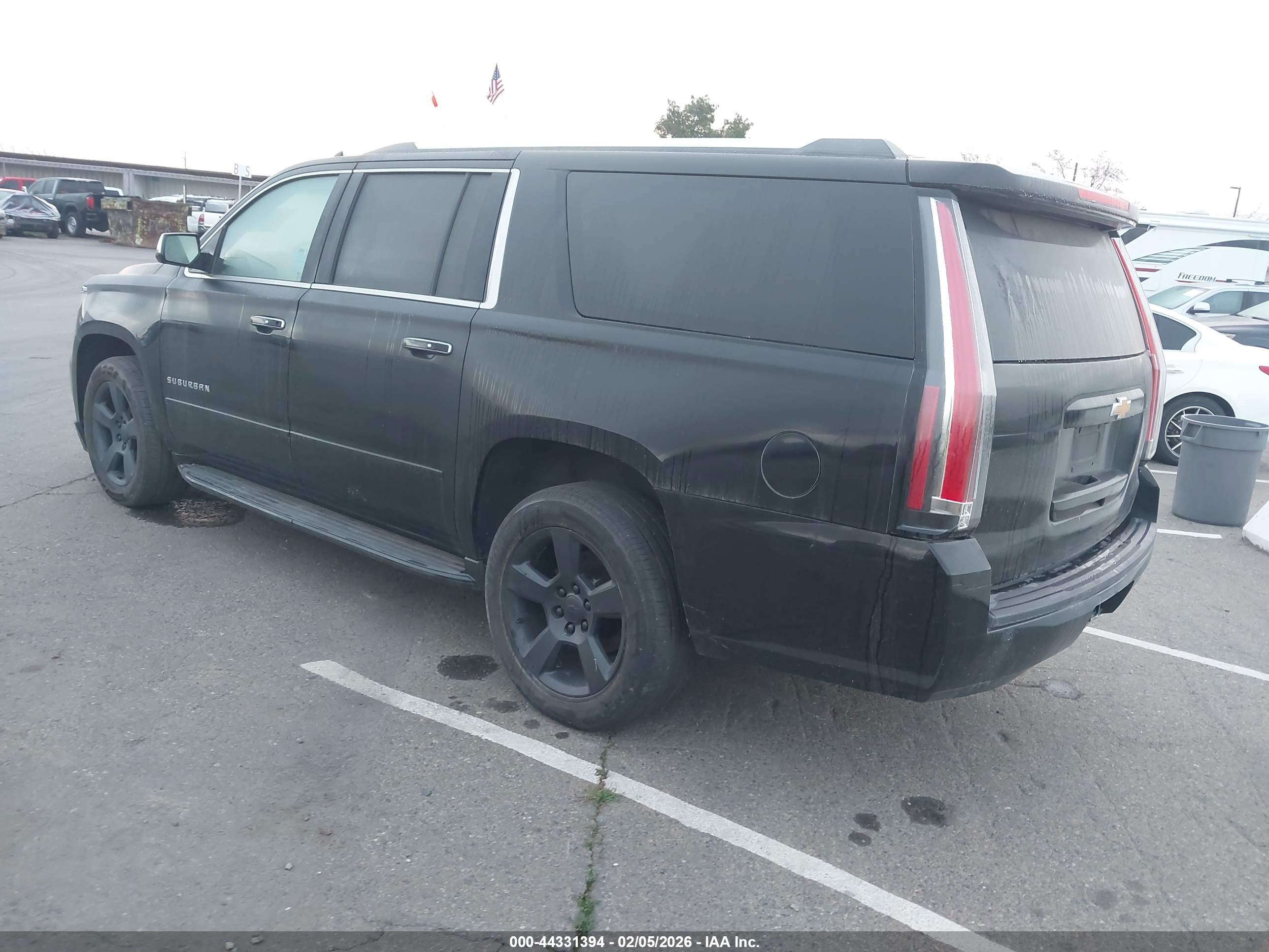 CHEVROLET SUBURBAN image 3