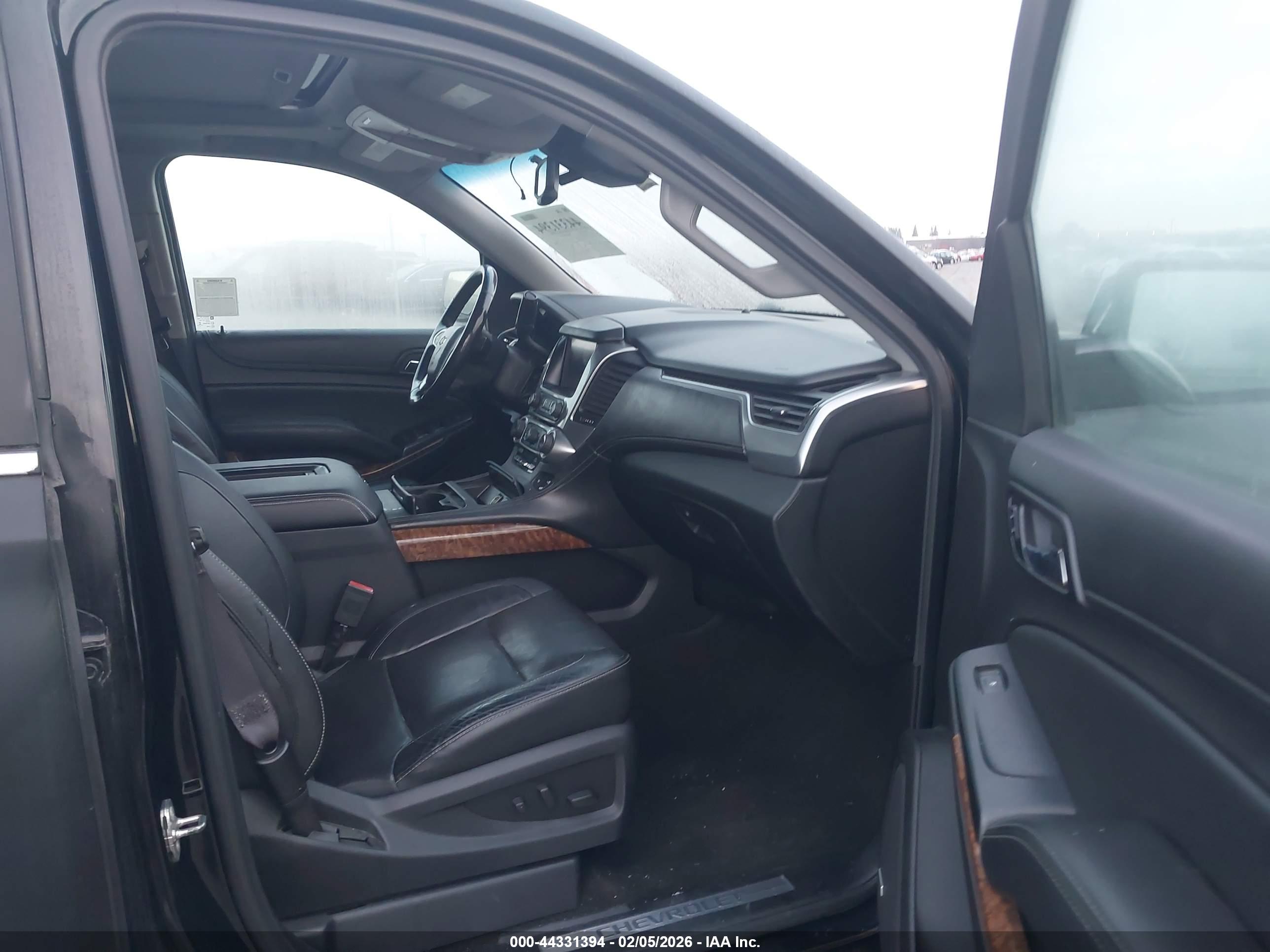 CHEVROLET SUBURBAN image 5