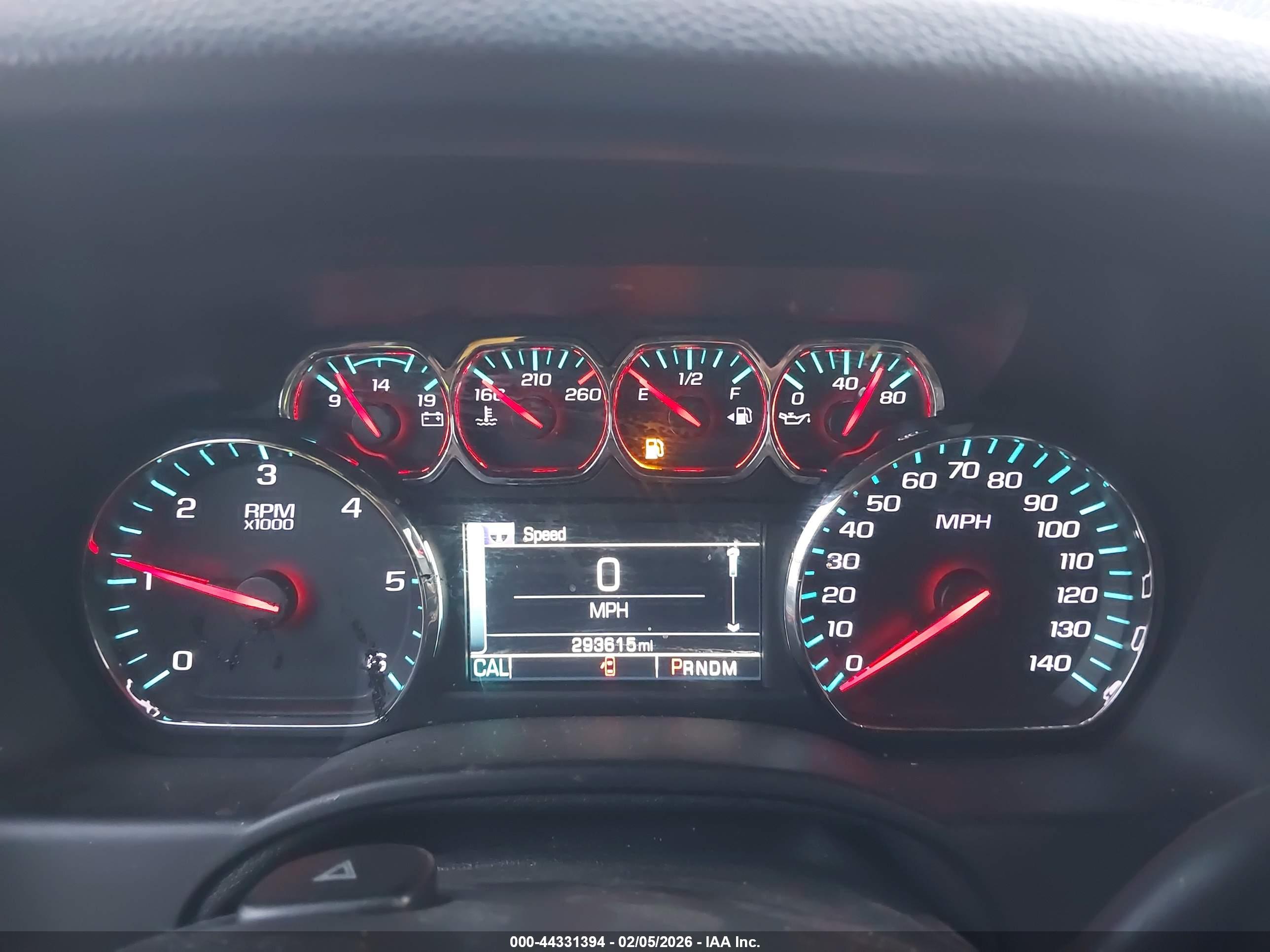 CHEVROLET SUBURBAN image 7