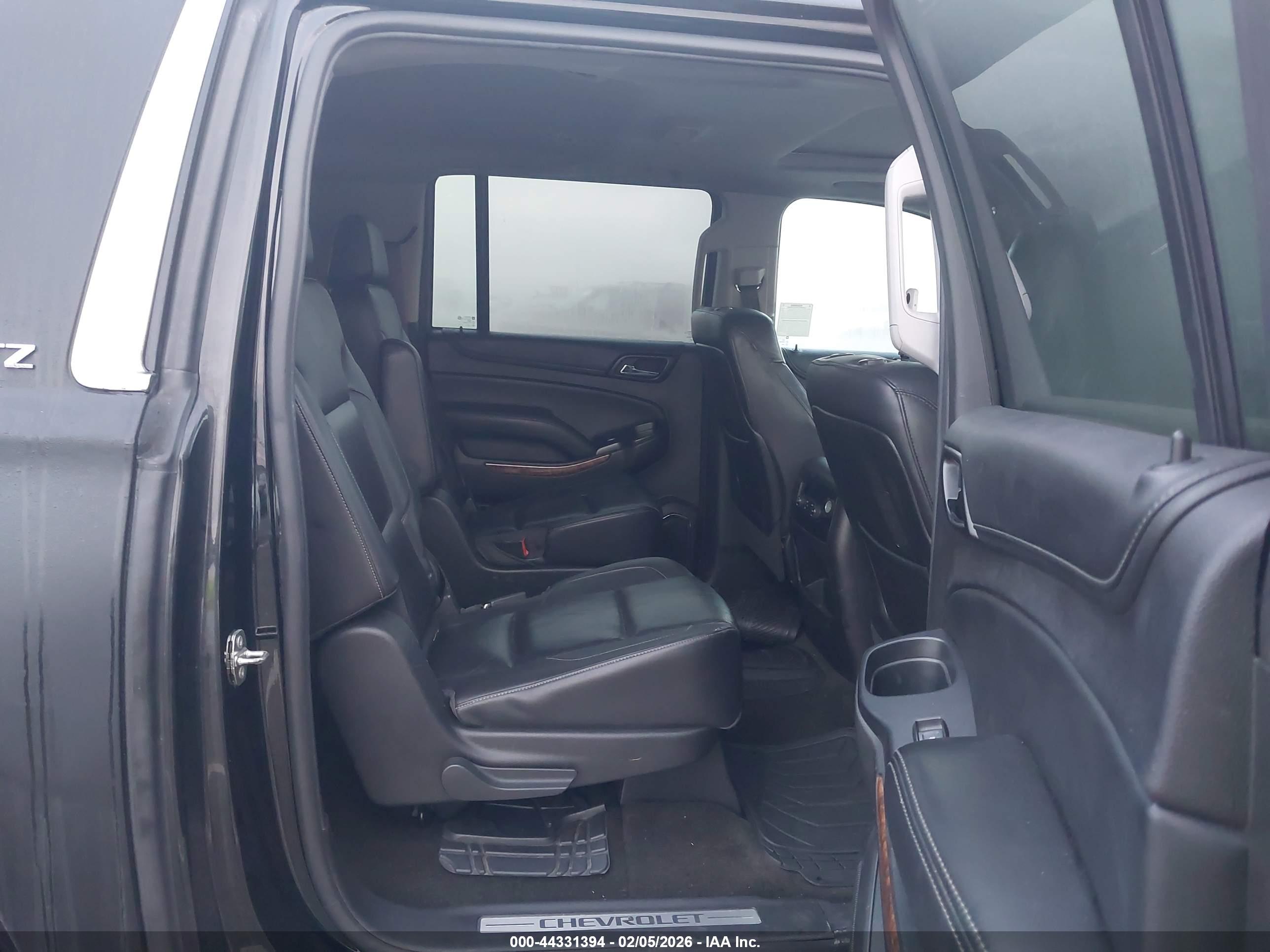 CHEVROLET SUBURBAN image 8