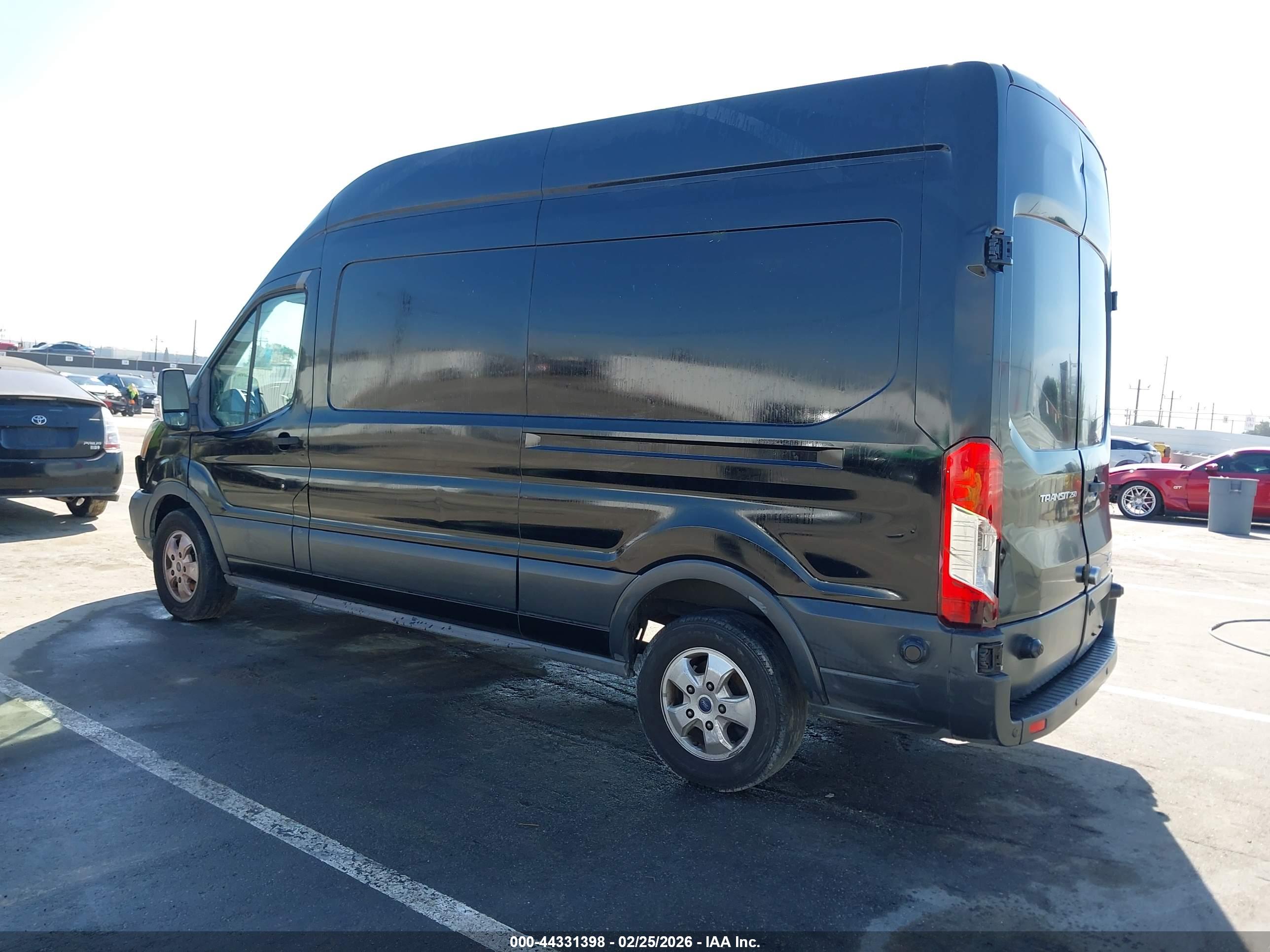 FORD TRANSIT-250 image 3