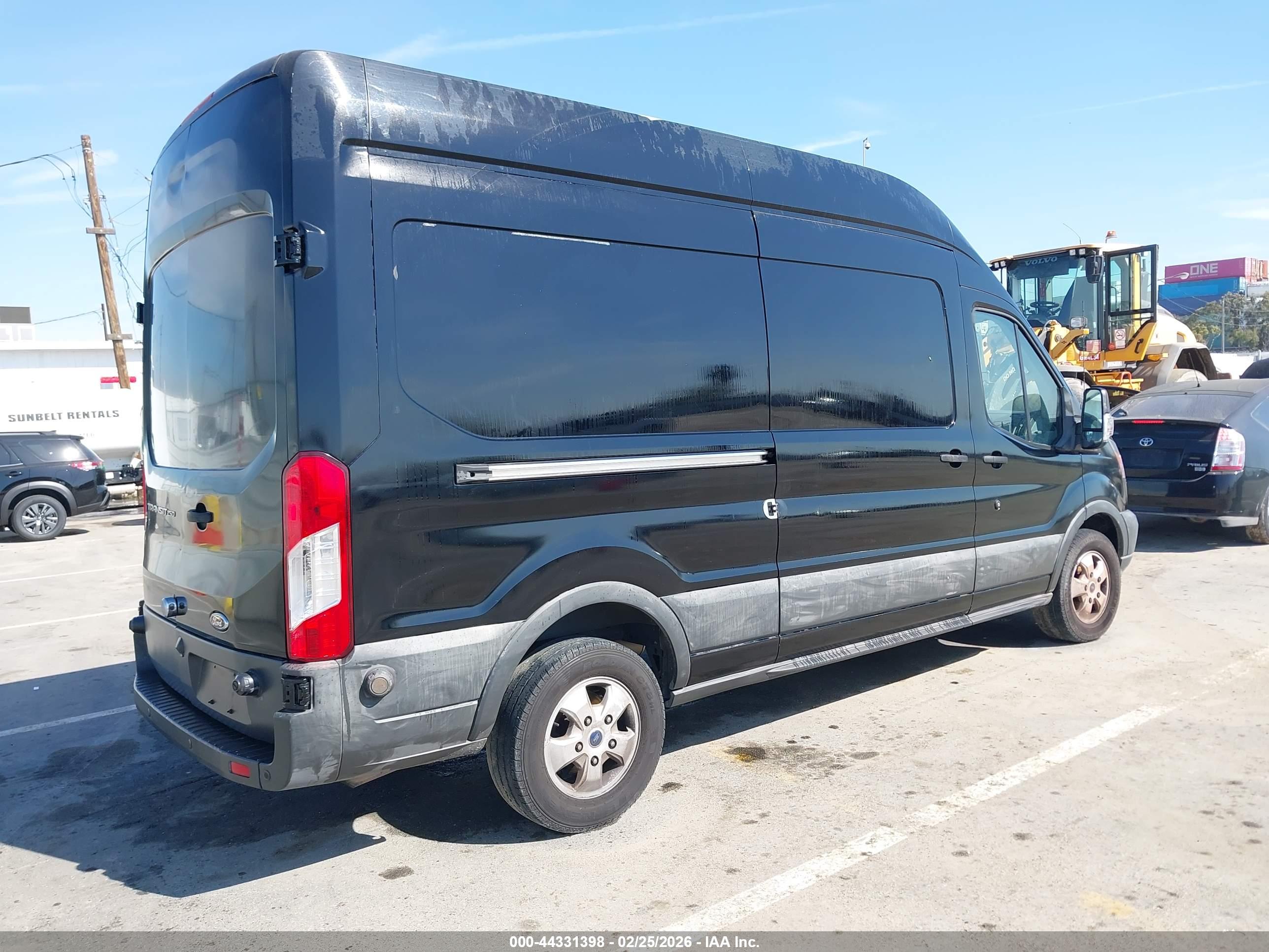 FORD TRANSIT-250 image 4