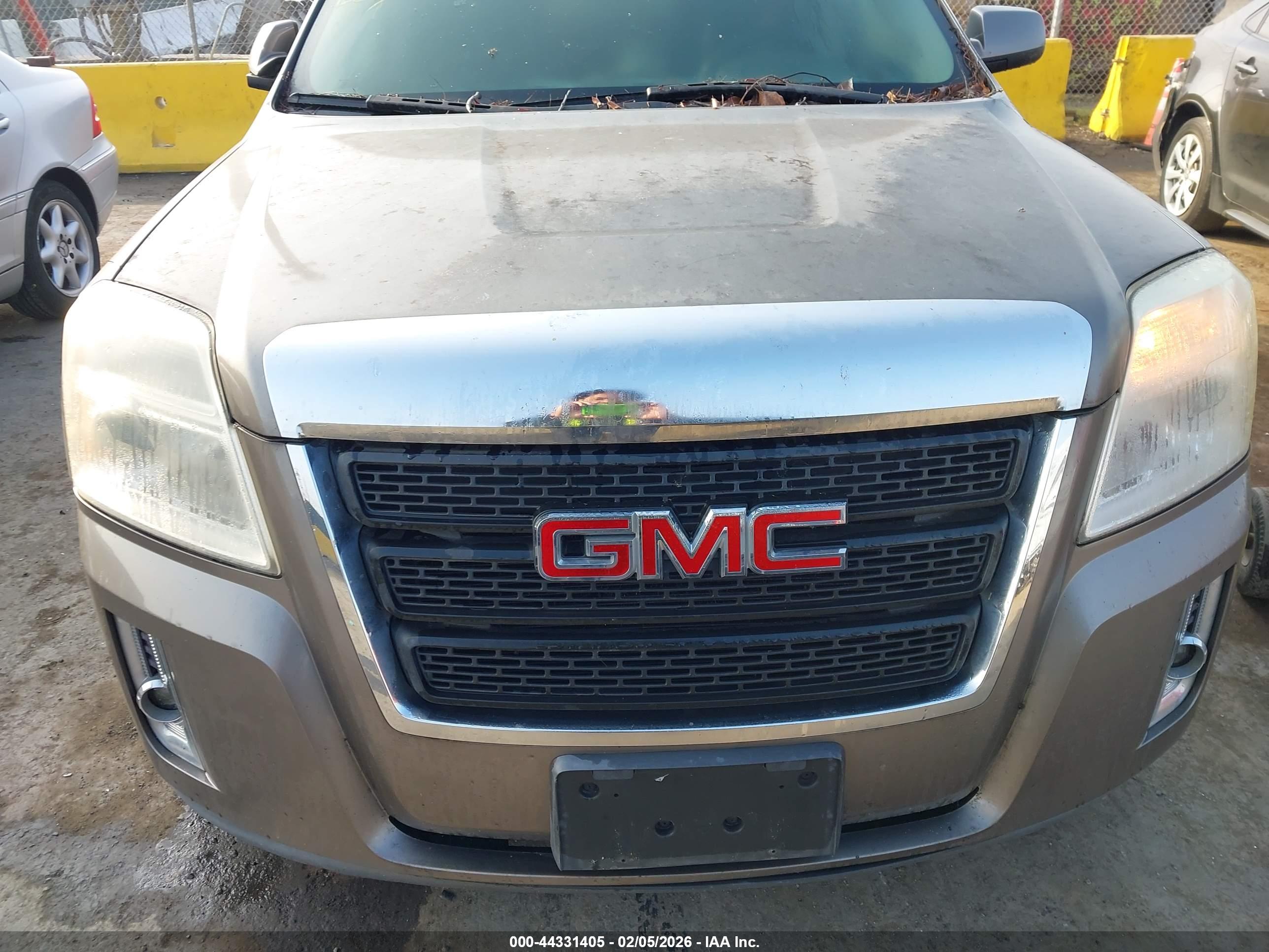 GMC TERRAIN image 6