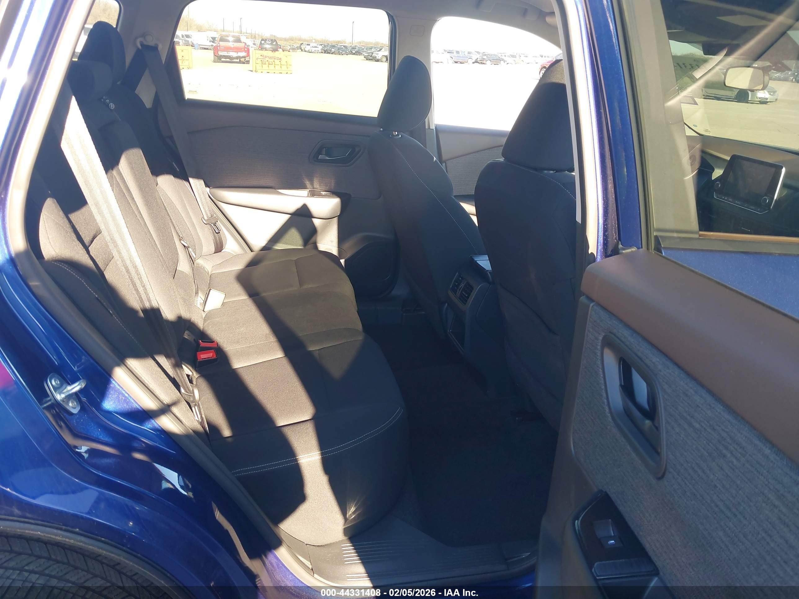 NISSAN ROGUE image 8