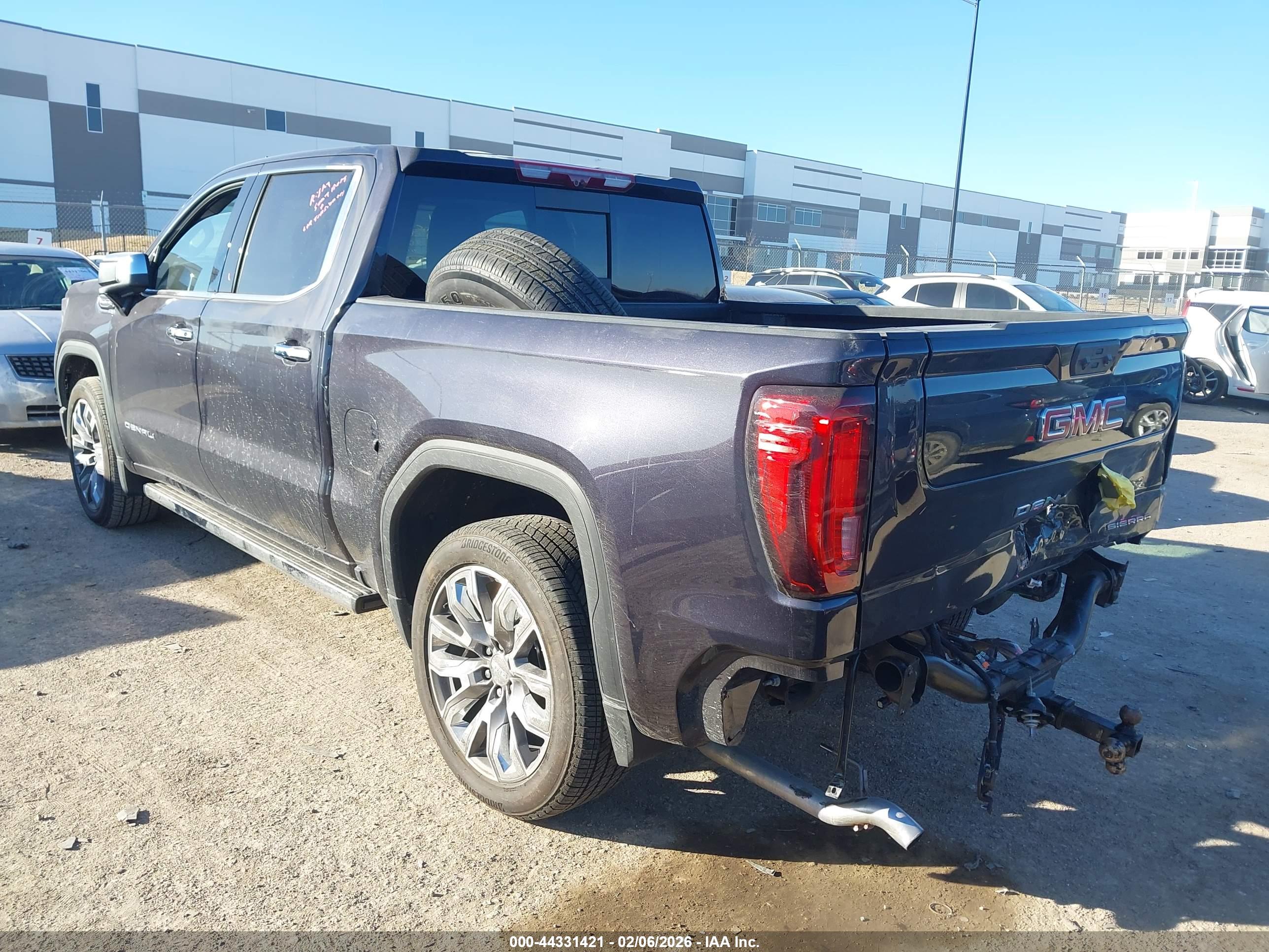 GMC SIERRA image 3