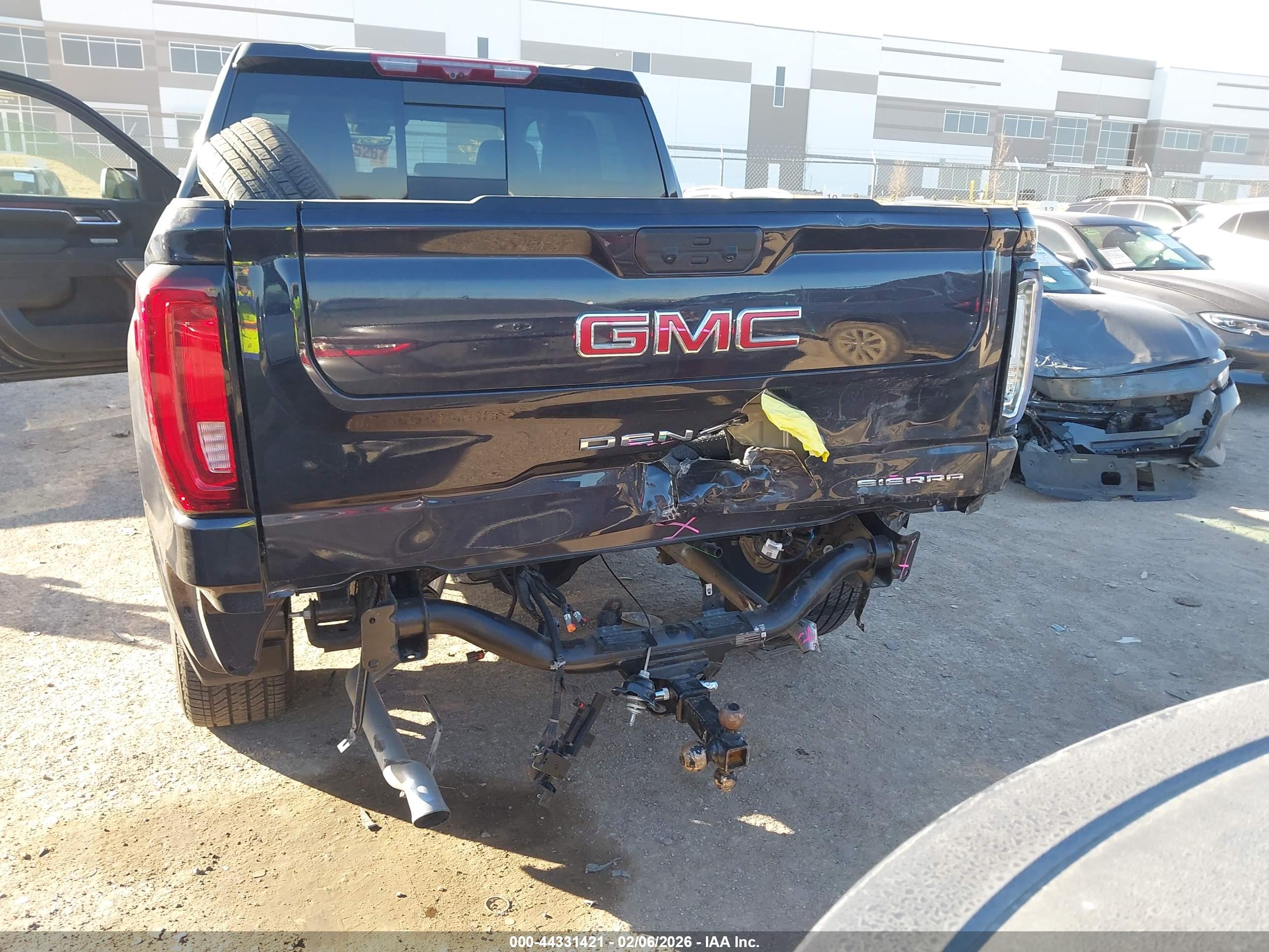 GMC SIERRA image 6