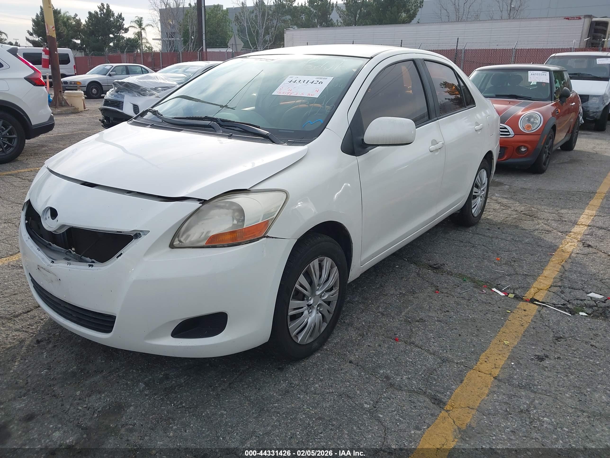 TOYOTA YARIS image 2