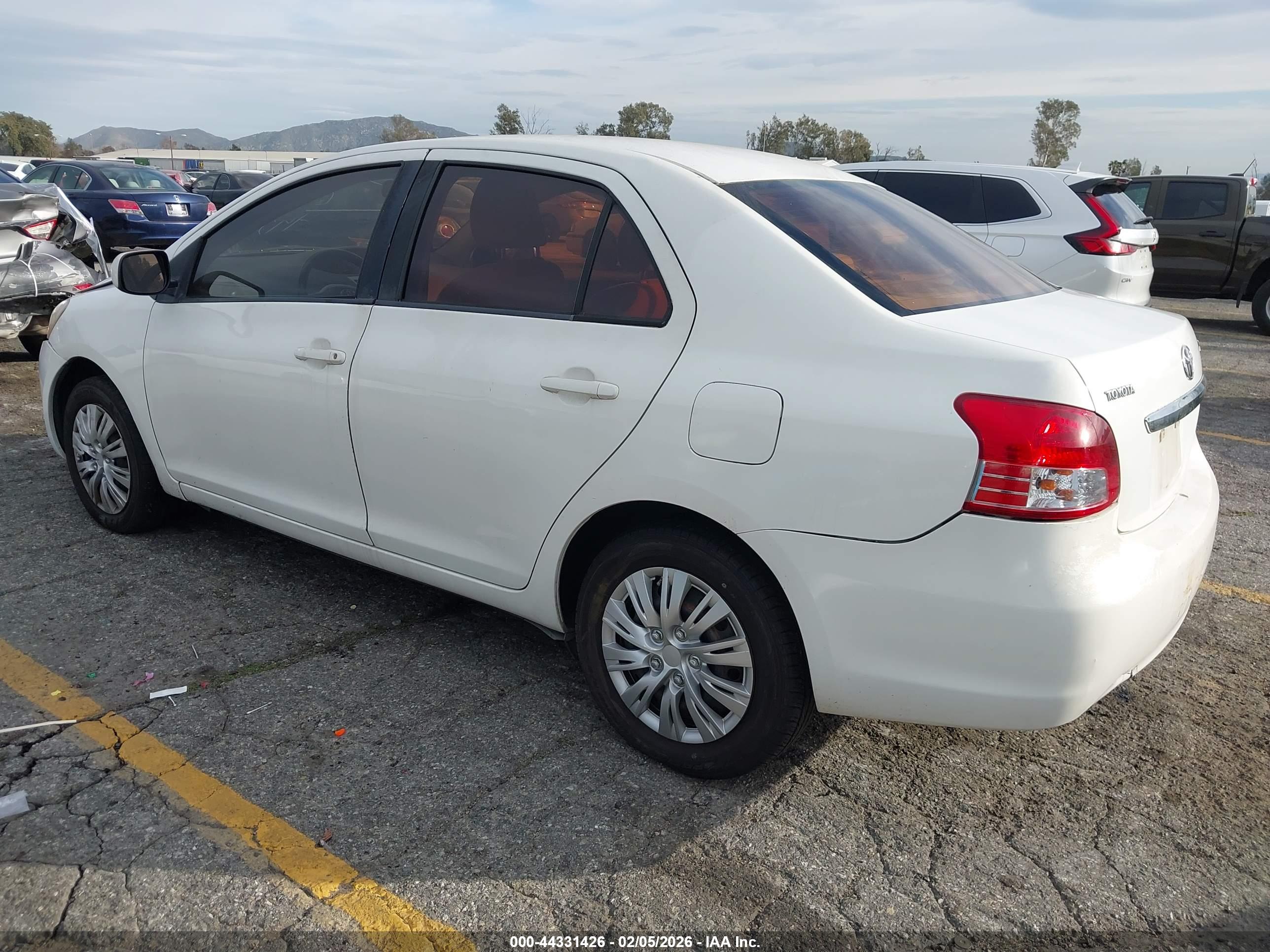 TOYOTA YARIS image 3