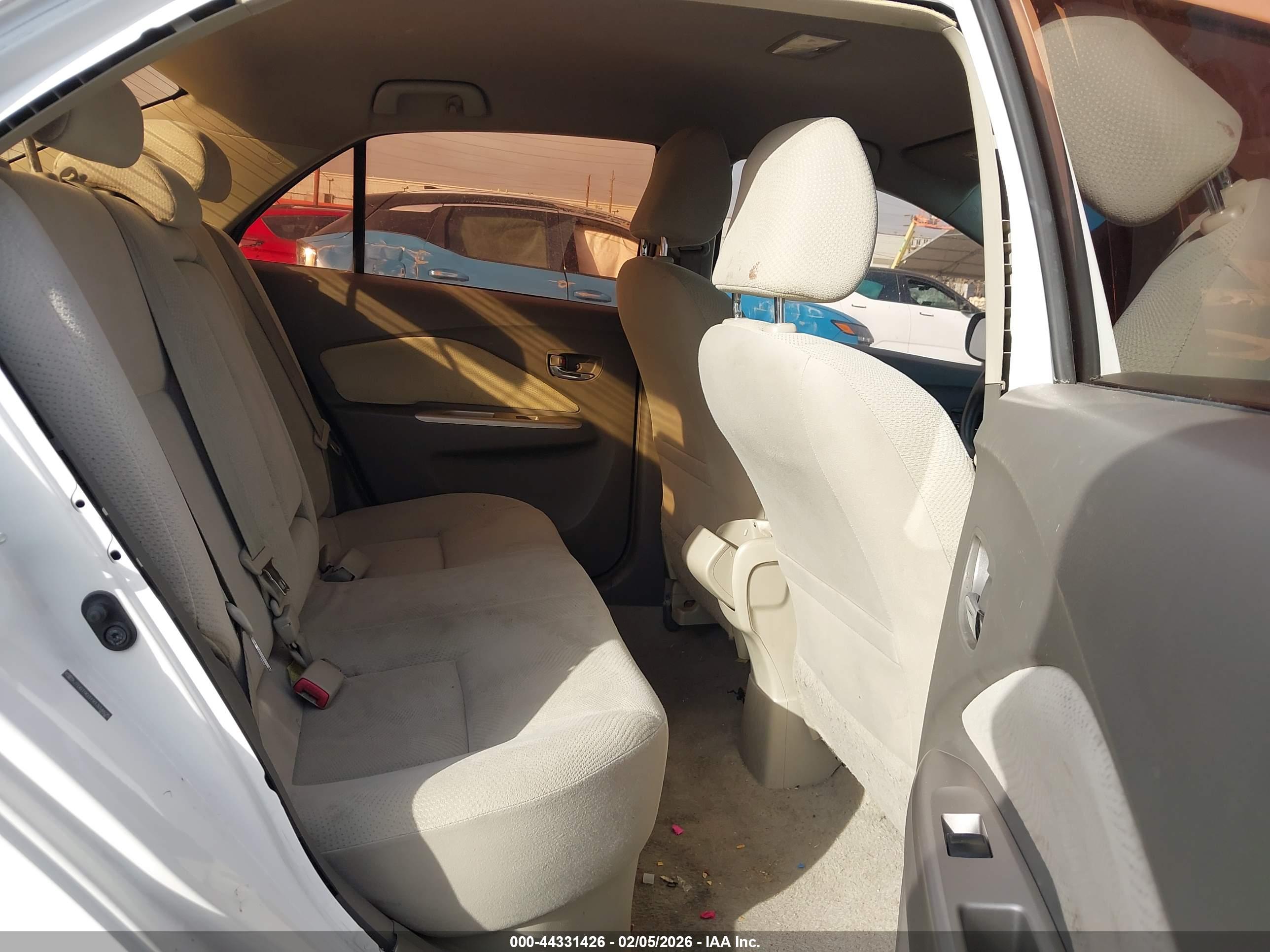 TOYOTA YARIS image 8