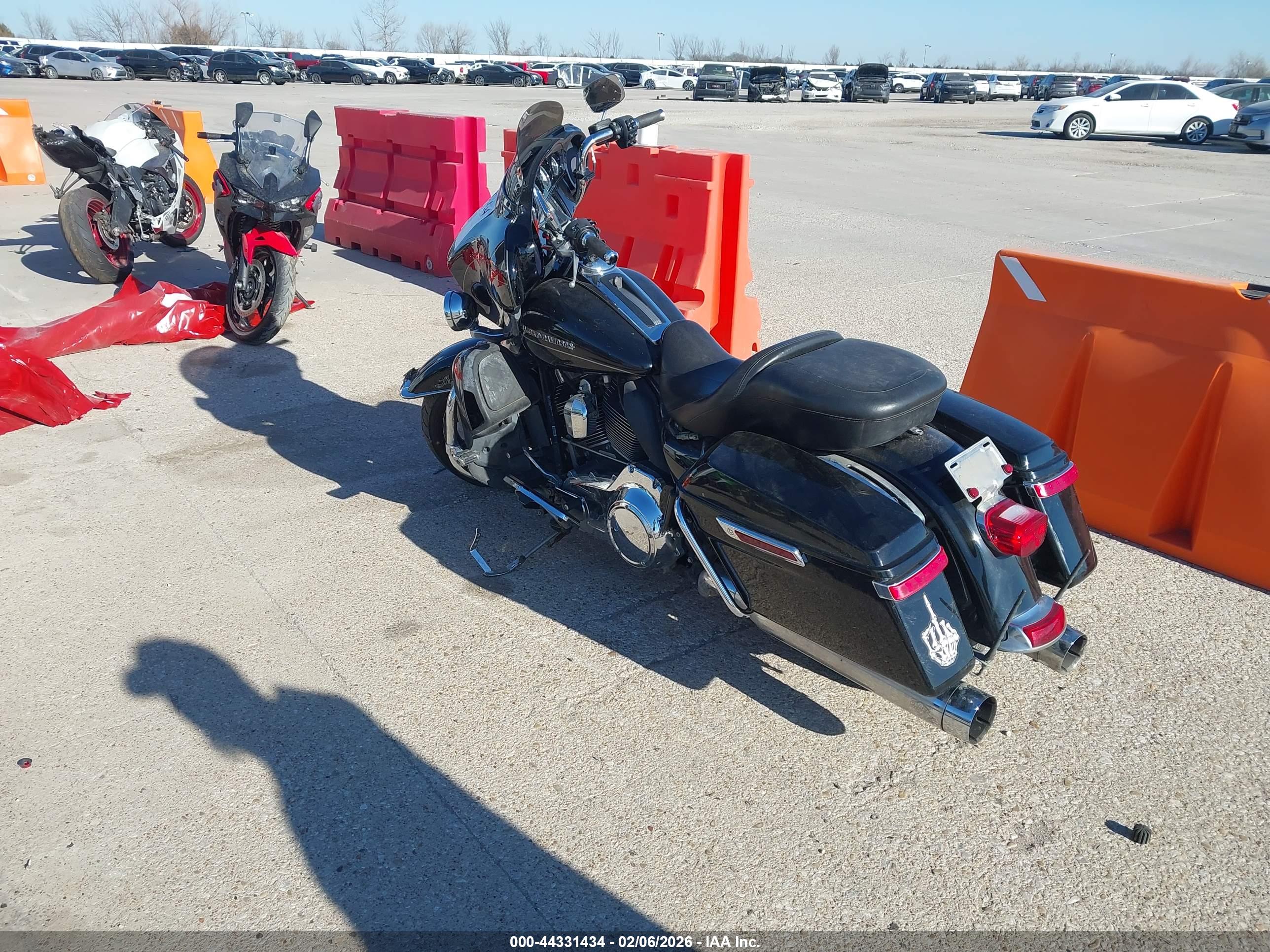 HARLEY-DAVIDSON FLHTKL image 3