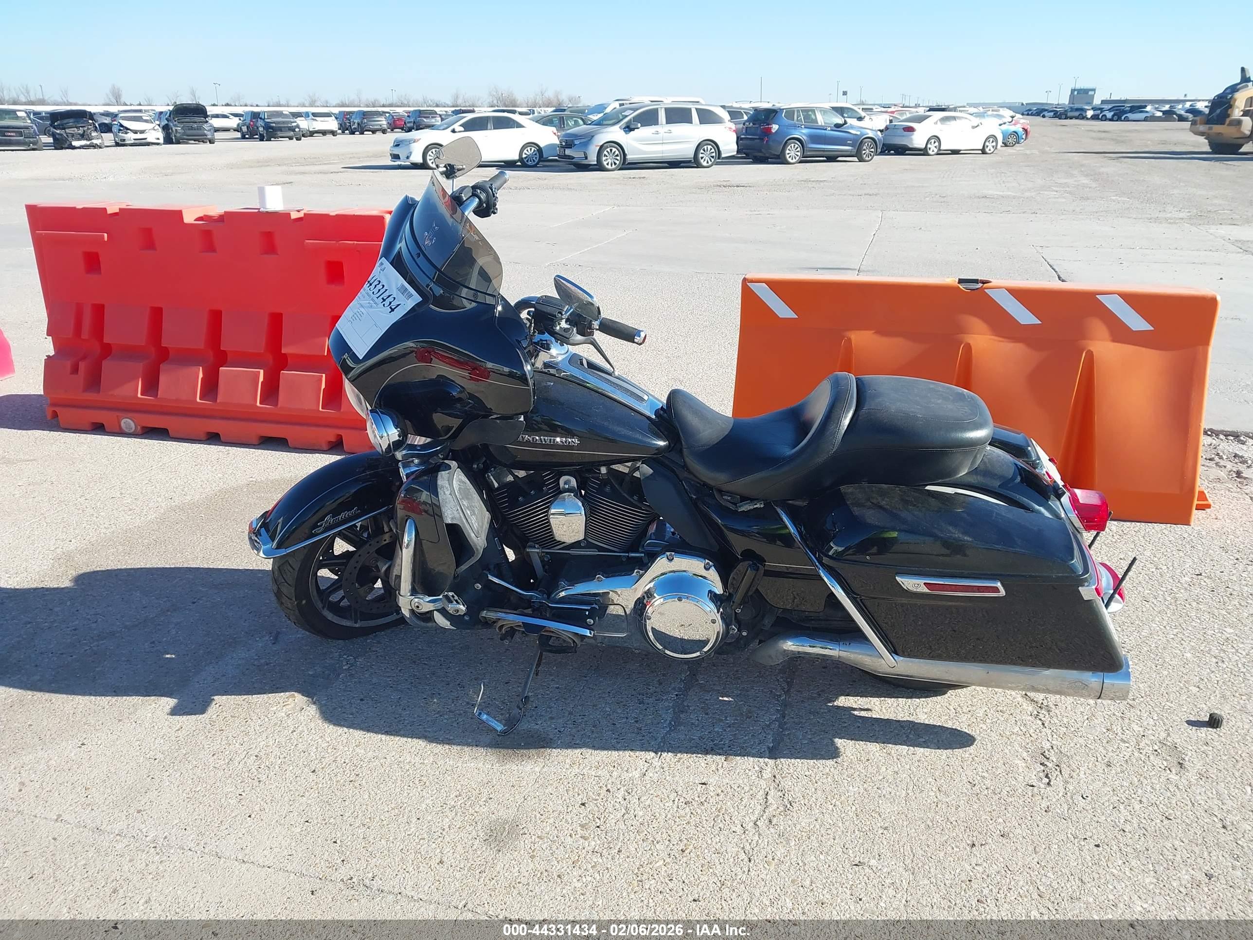 HARLEY-DAVIDSON FLHTKL image 9