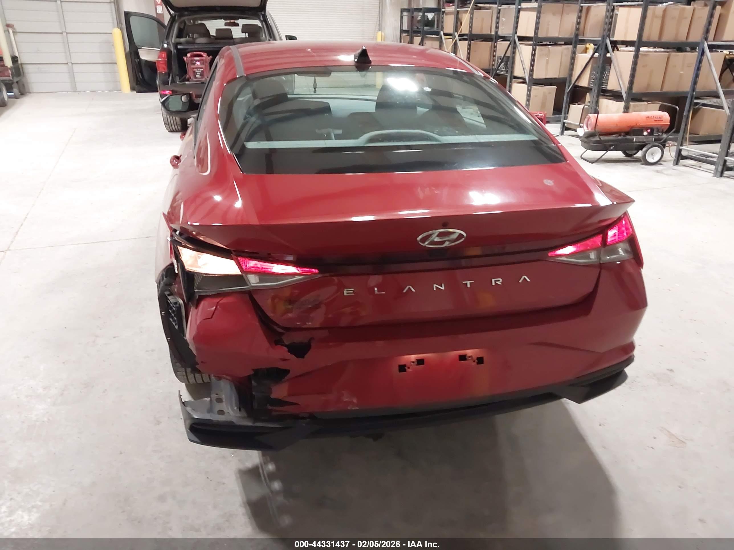 HYUNDAI ELANTRA image 6