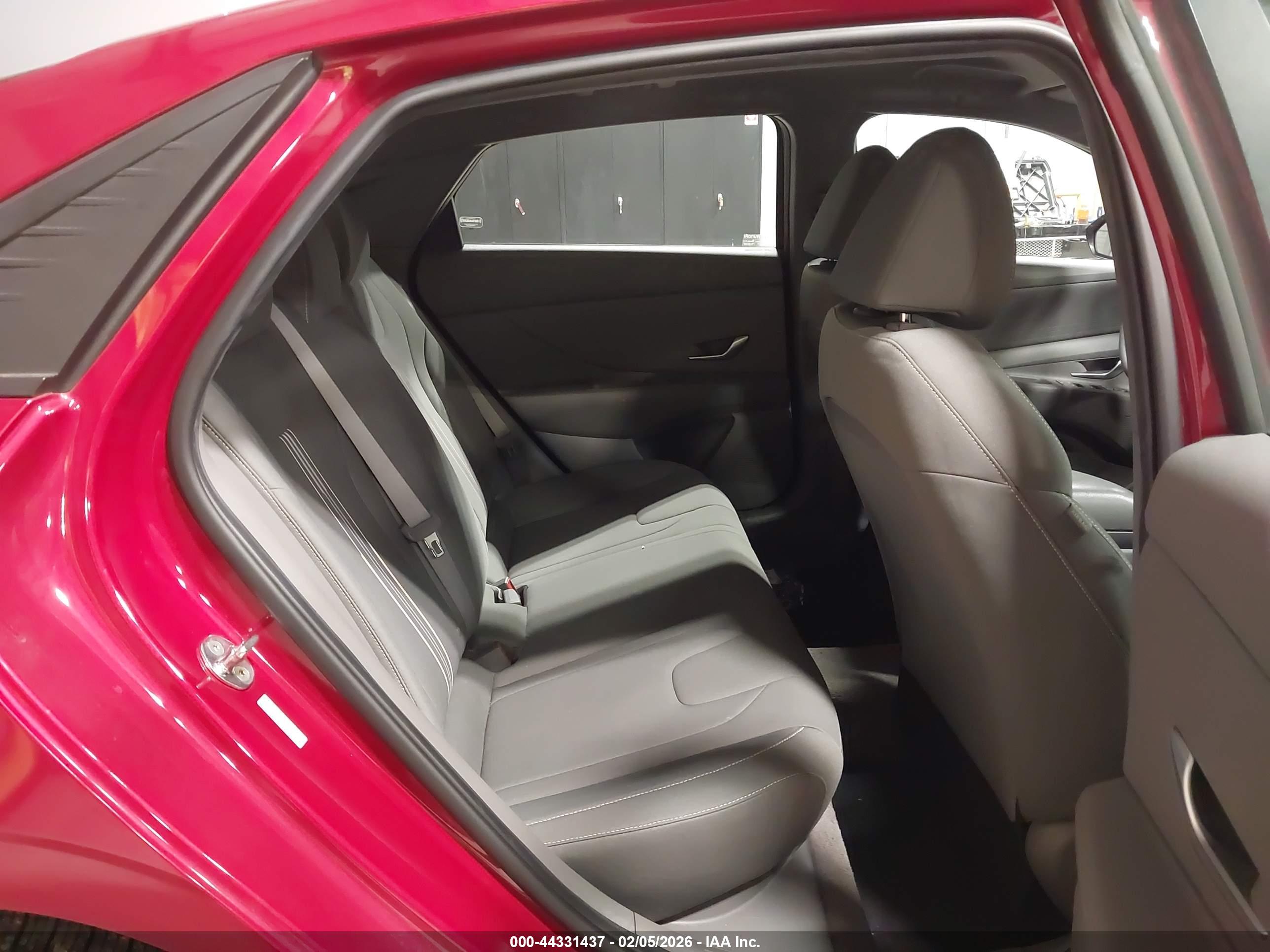 HYUNDAI ELANTRA image 8