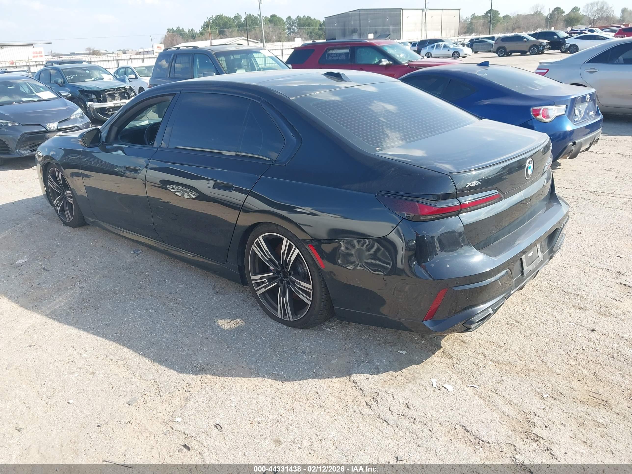 BMW 760 image 3