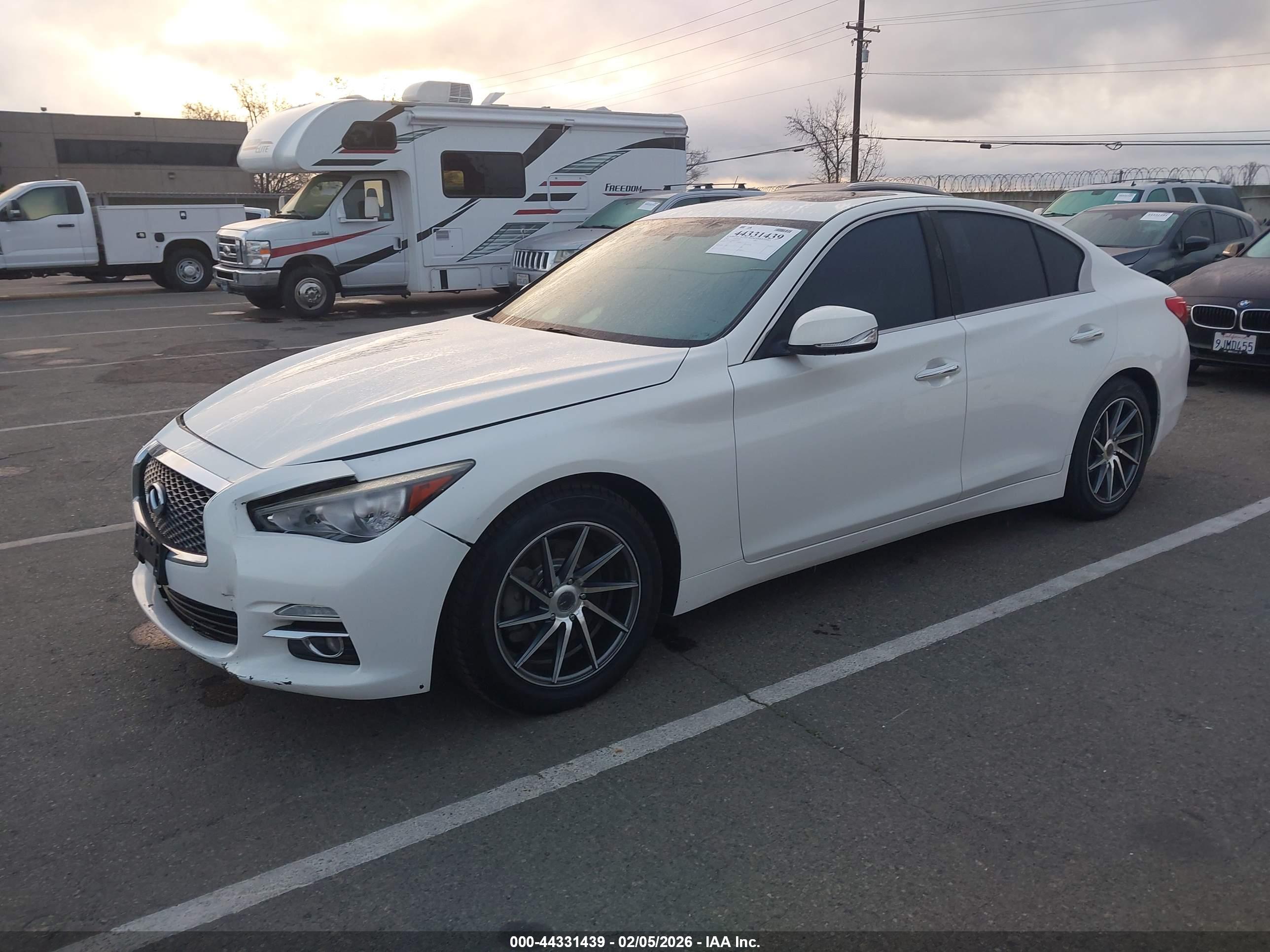 INFINITI Q50 image 2