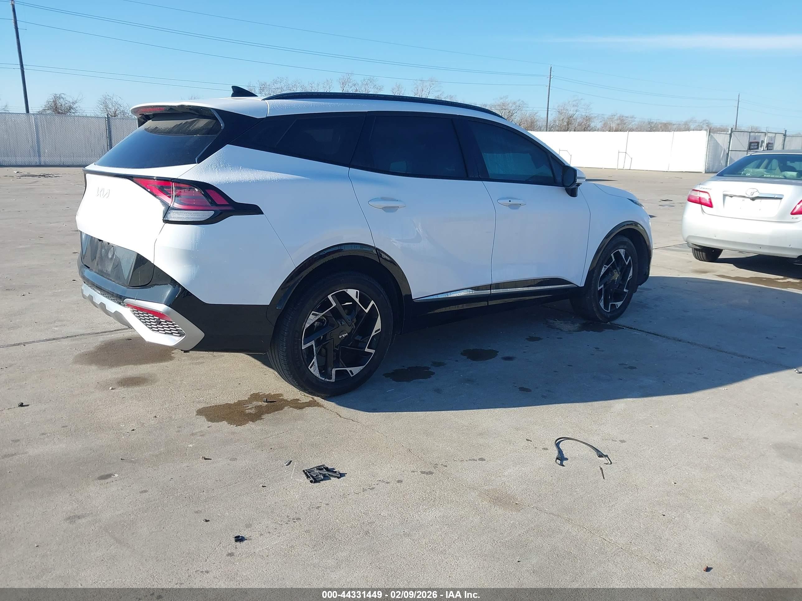 KIA SPORTAGE image 4