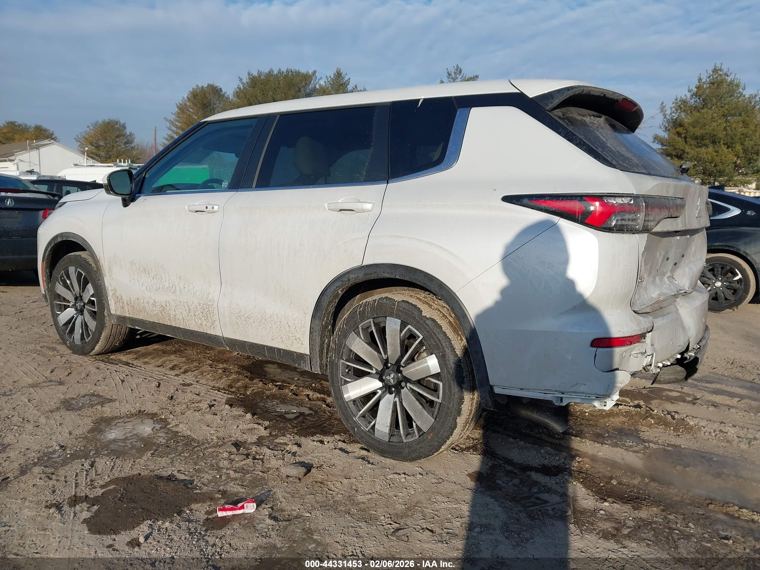 MITSUBISHI OUTLANDER image 3