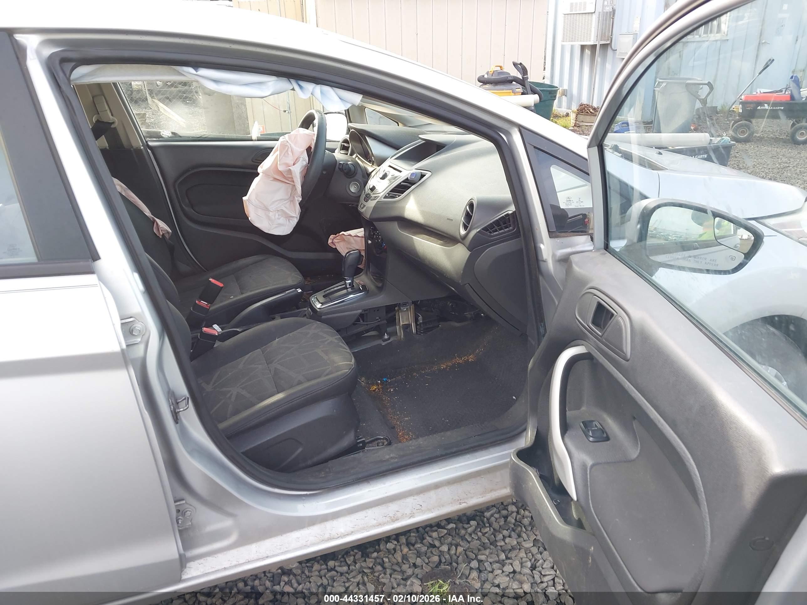 FORD FIESTA image 5