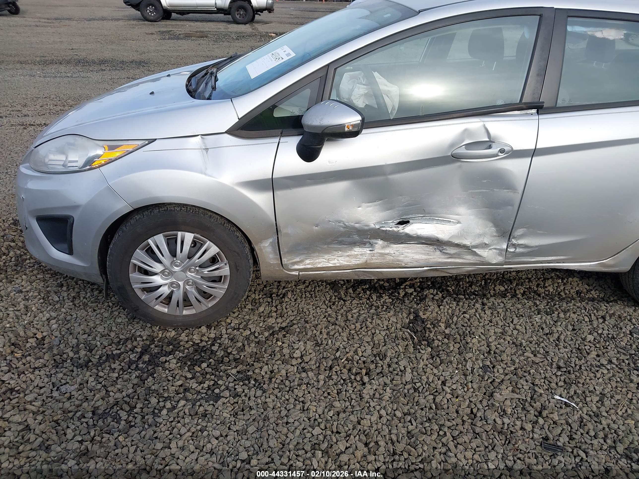 FORD FIESTA image 6