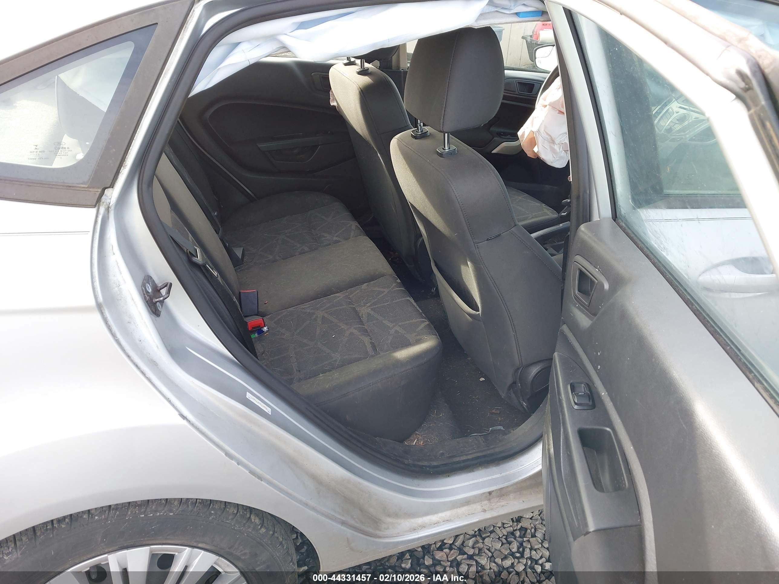 FORD FIESTA image 8