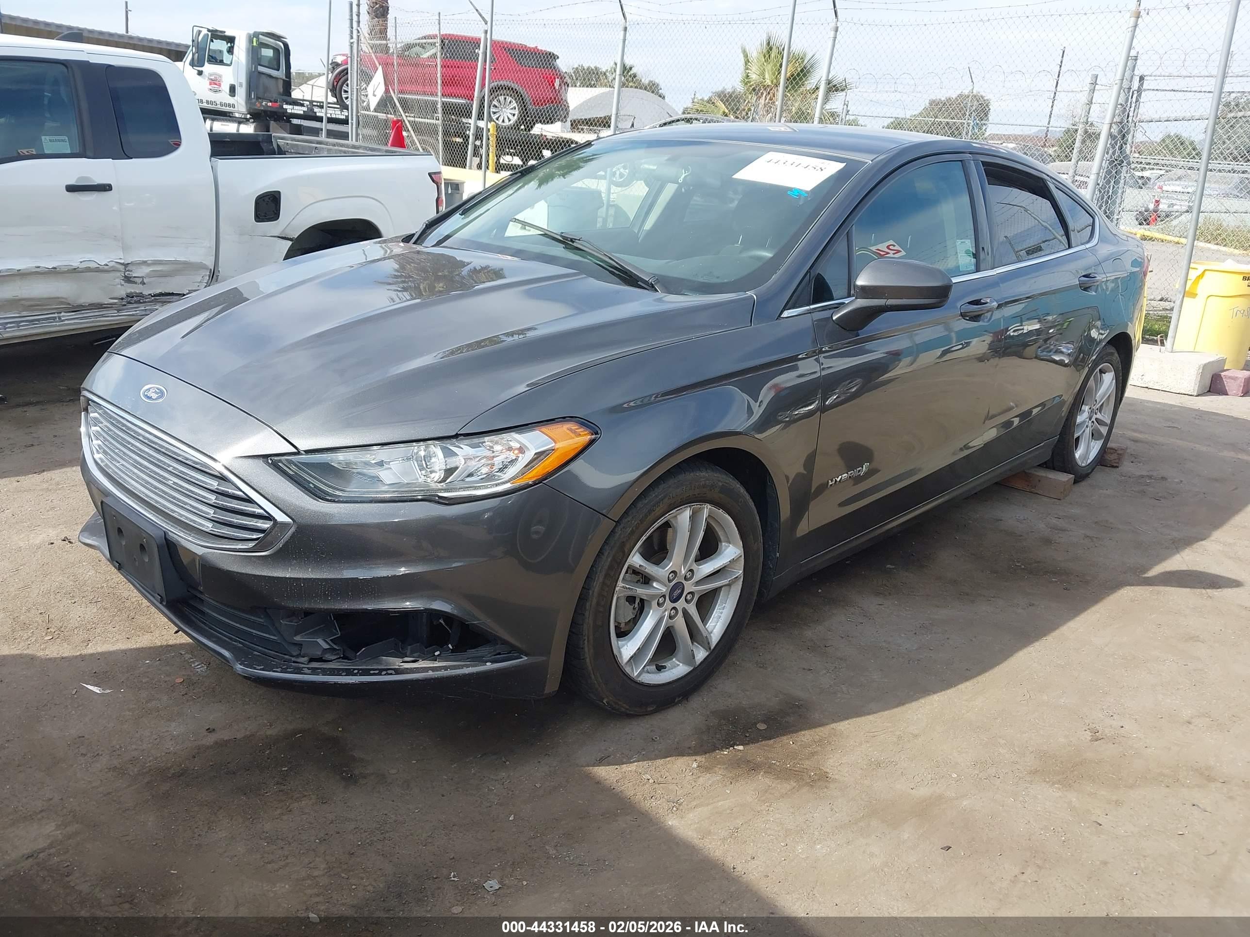 FORD FUSION image 2