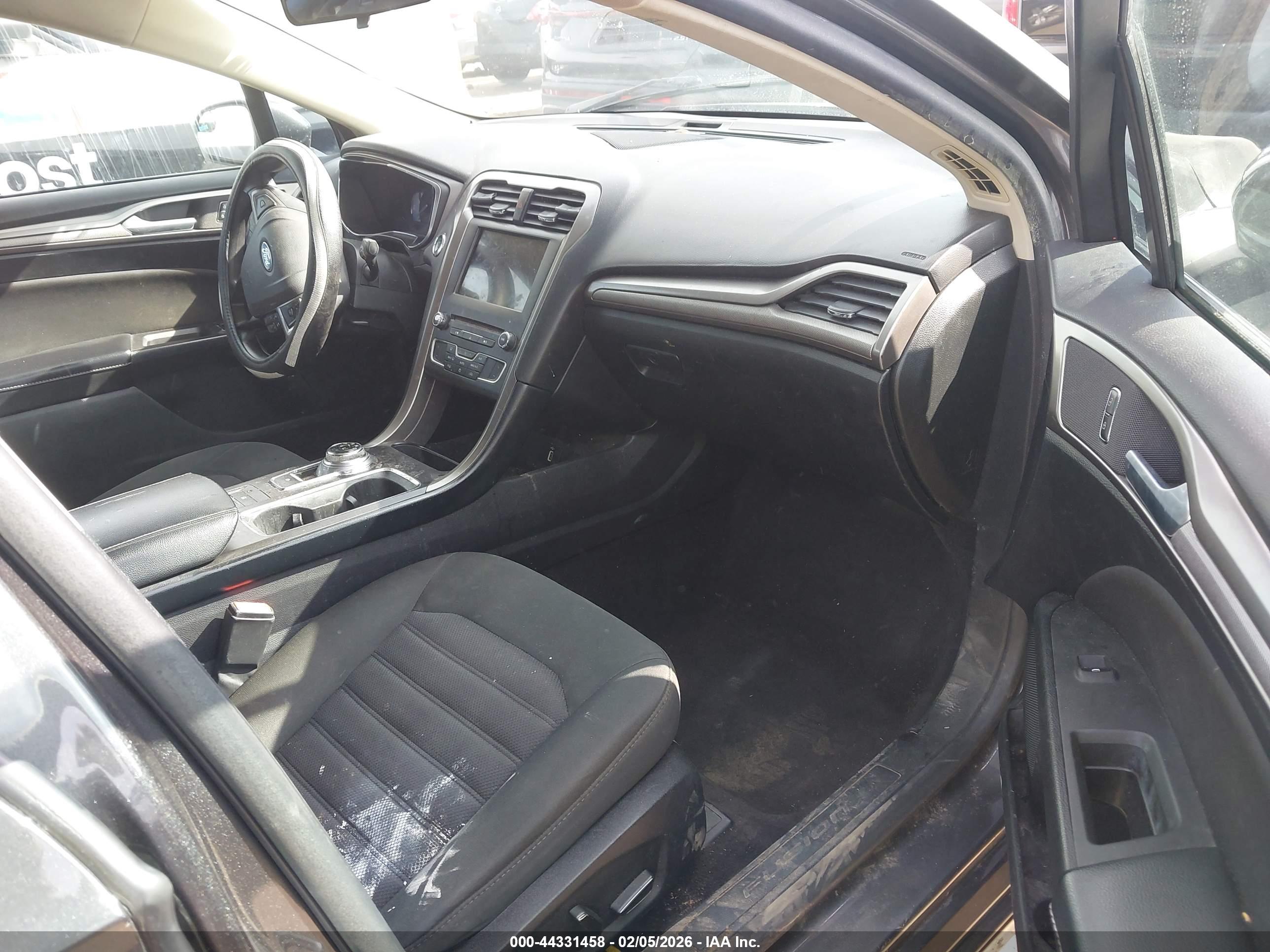 FORD FUSION image 5