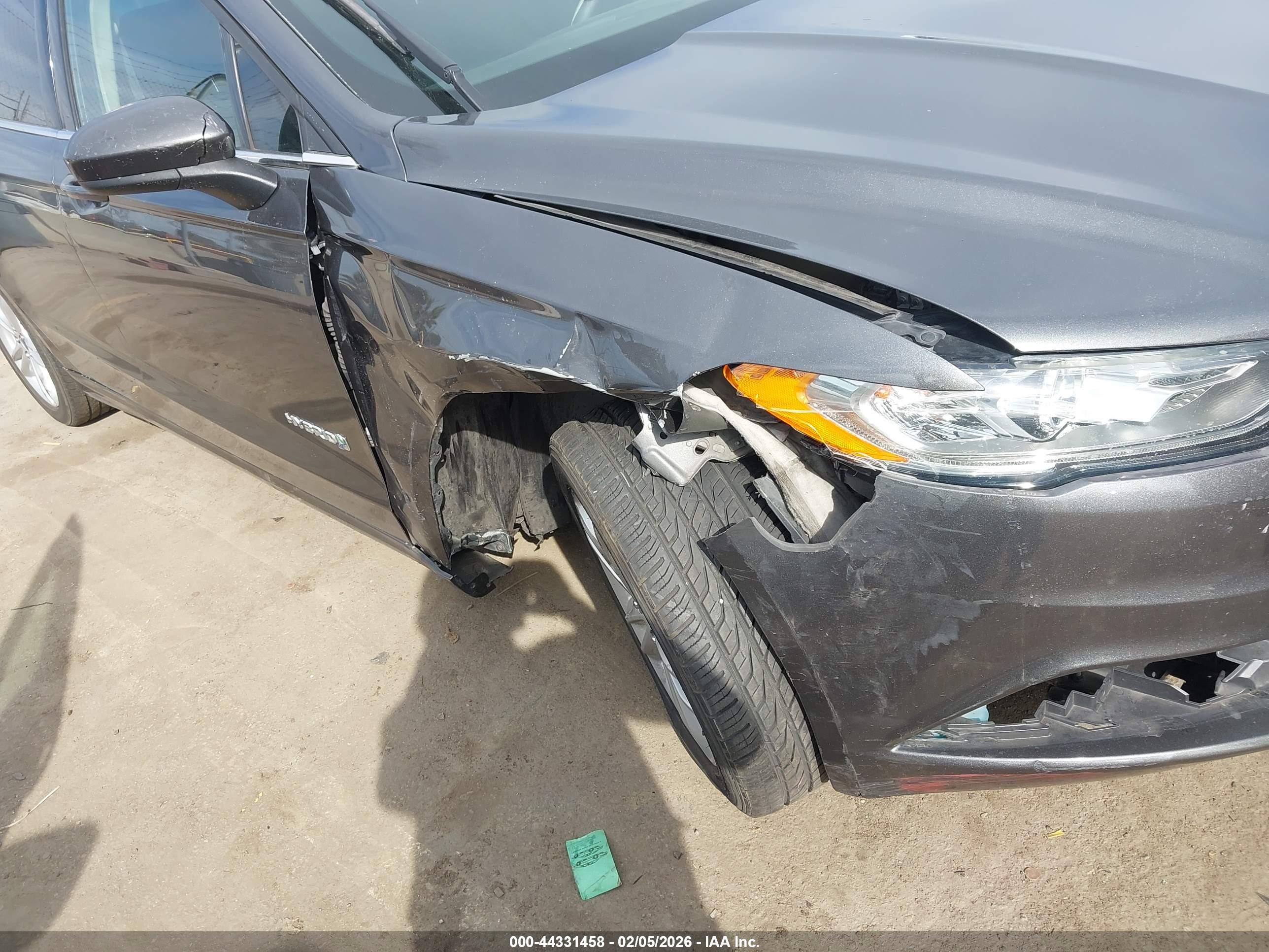 FORD FUSION image 6