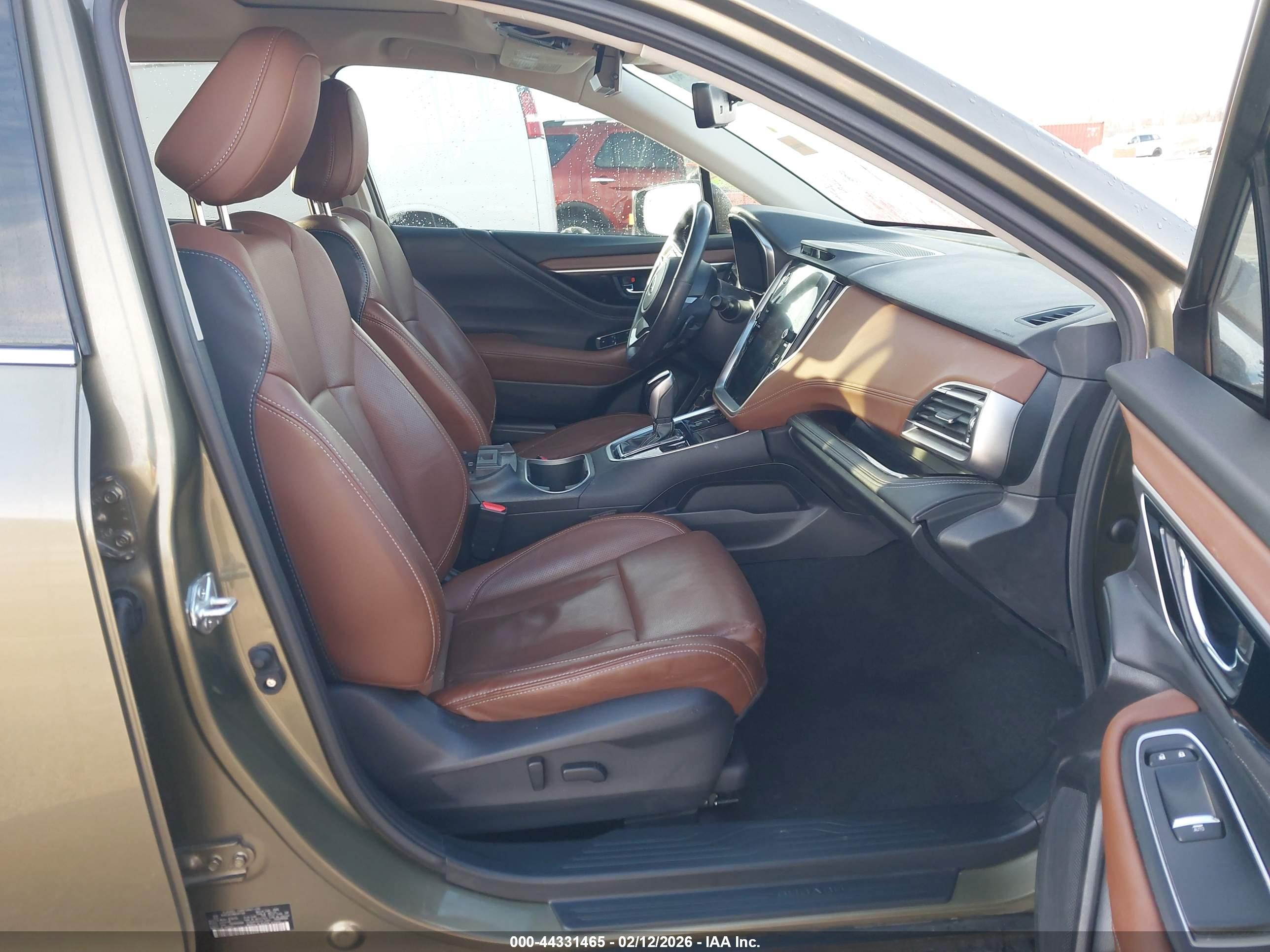 SUBARU OUTBACK image 5