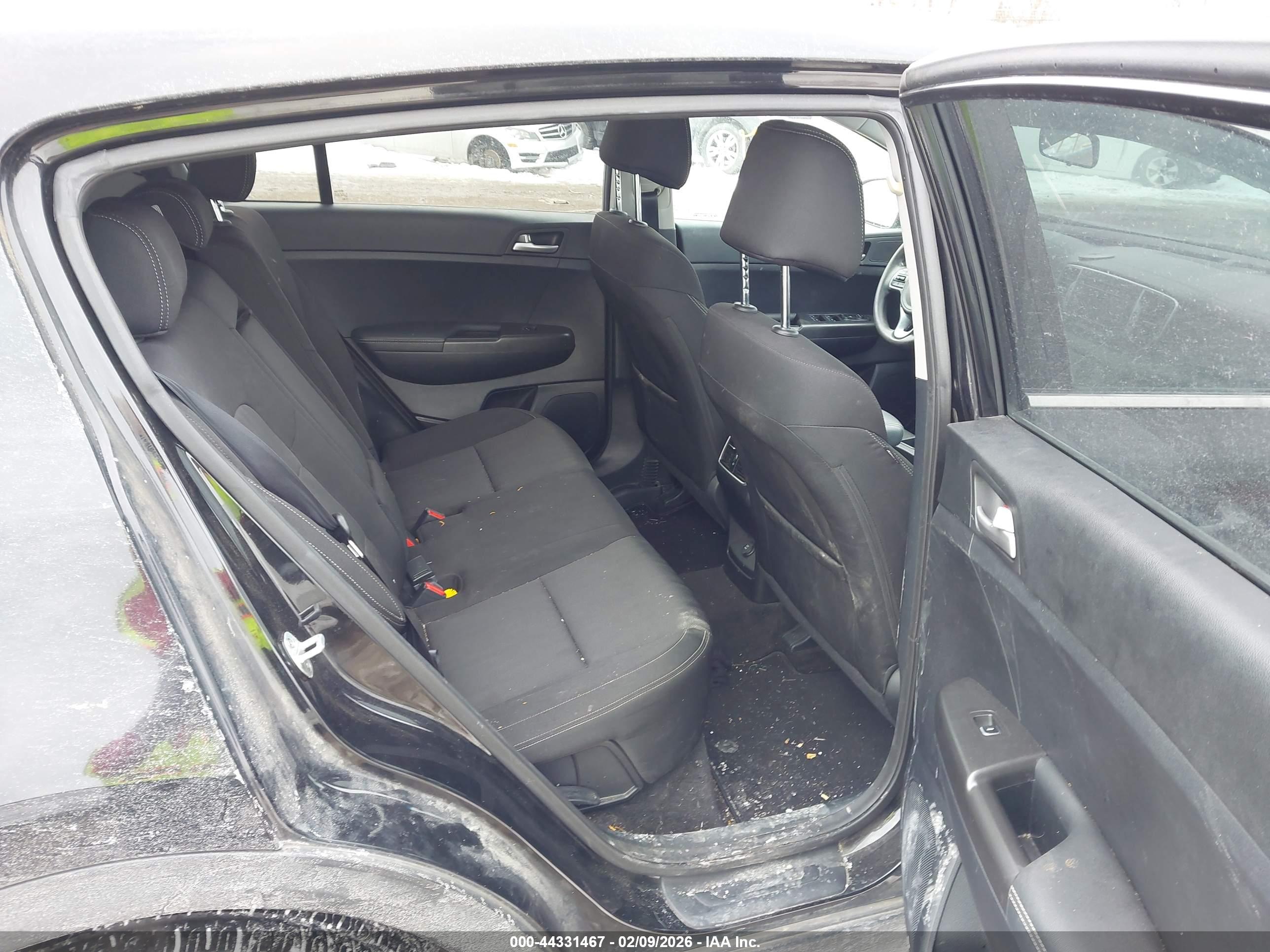 KIA SPORTAGE image 8