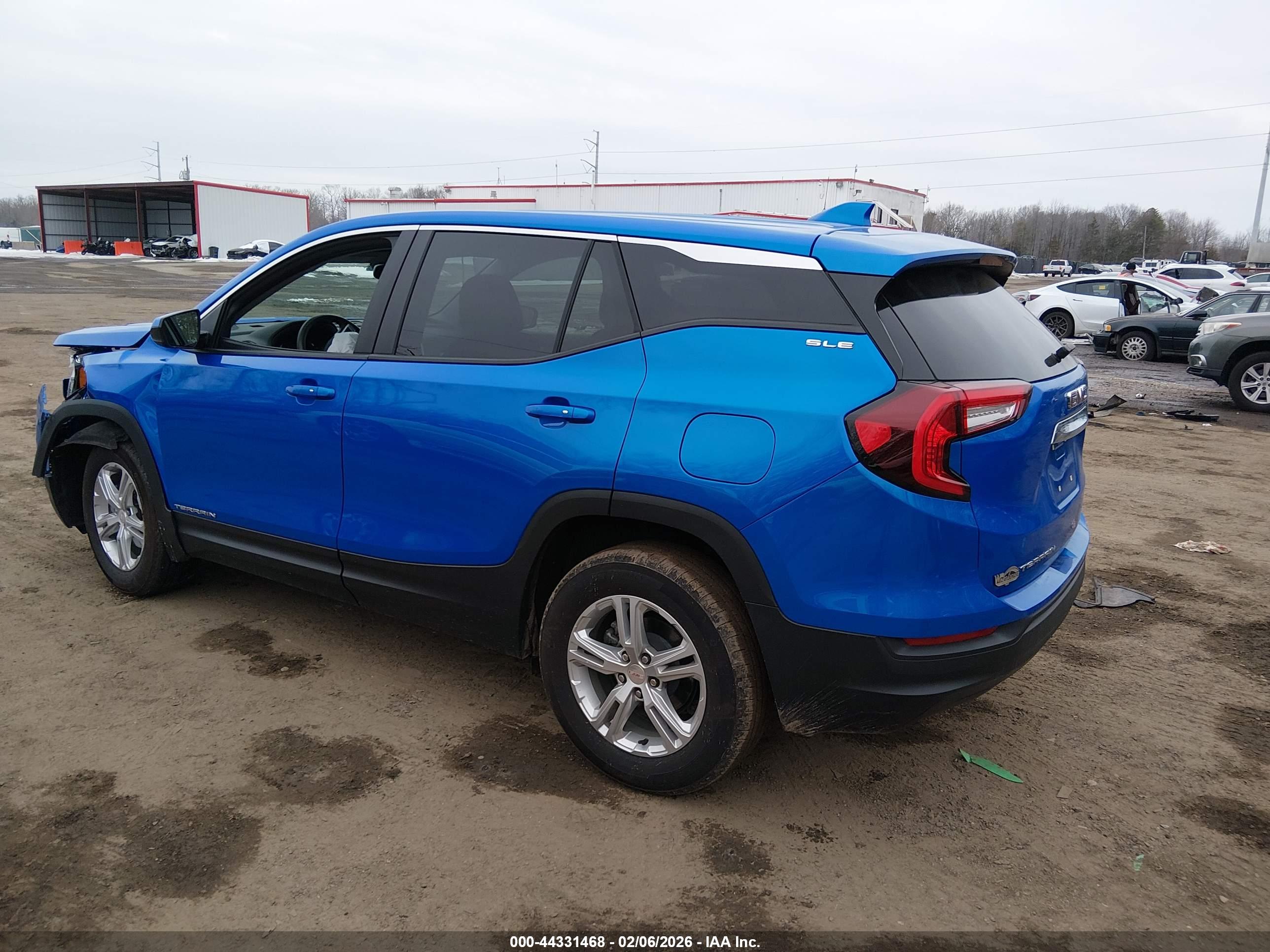 GMC TERRAIN image 3