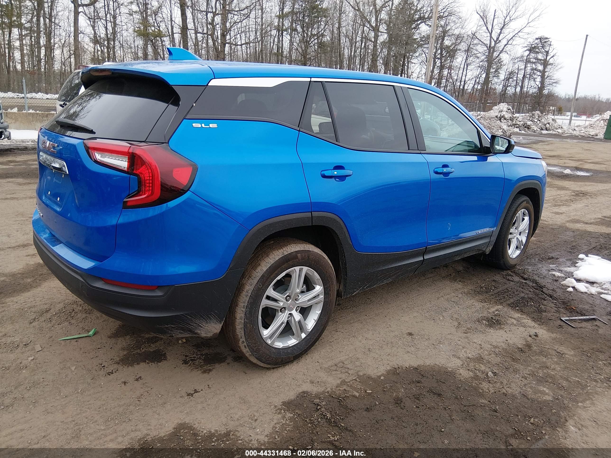 GMC TERRAIN image 4