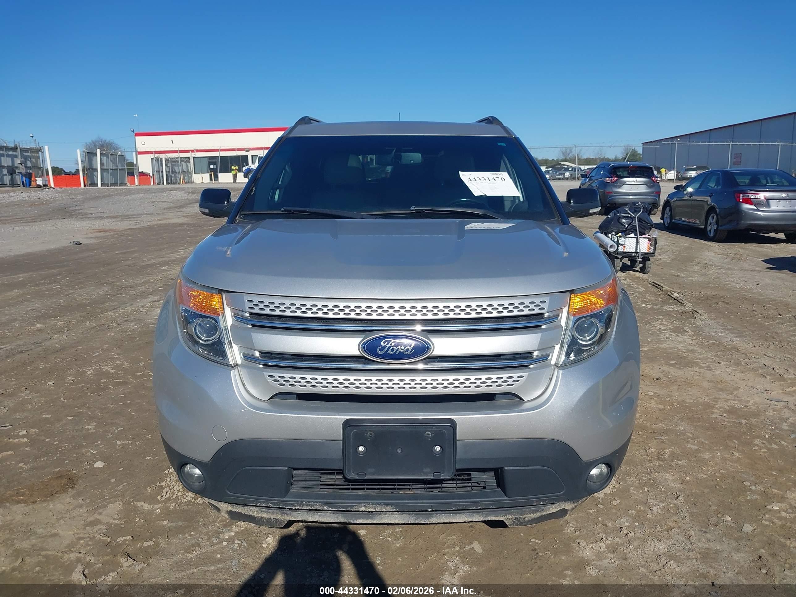 FORD EXPLORER image 6