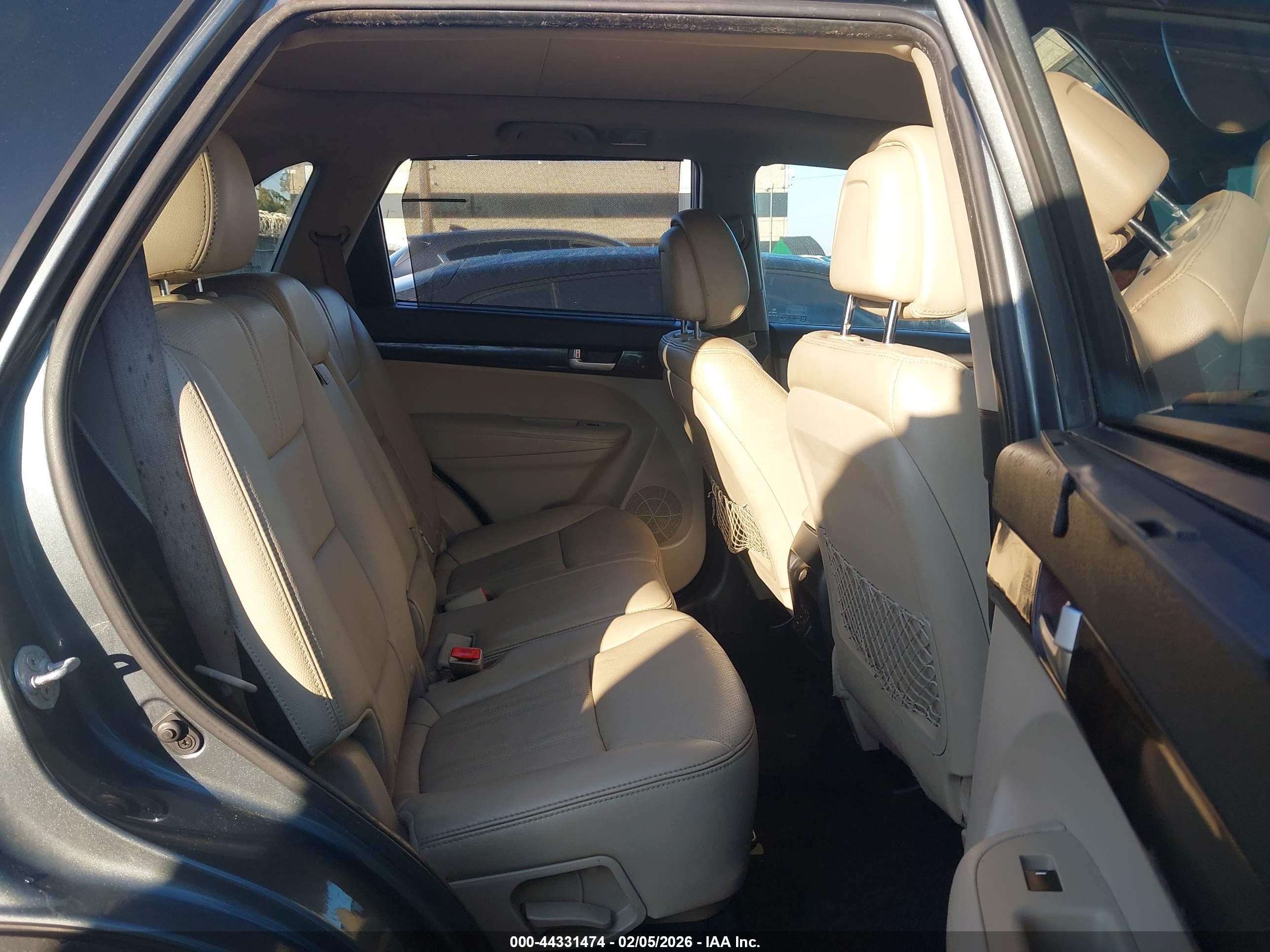KIA SORENTO image 8